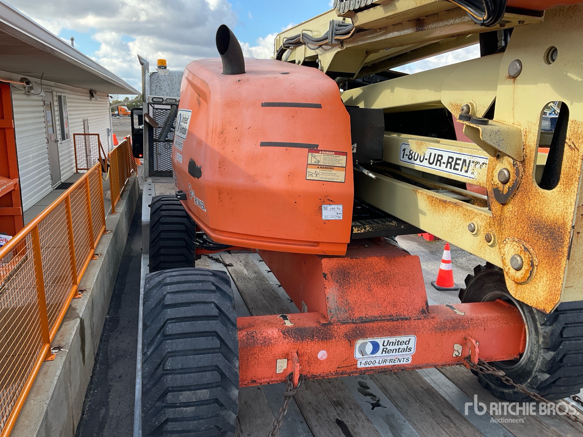 General Appearance with Featured Photo