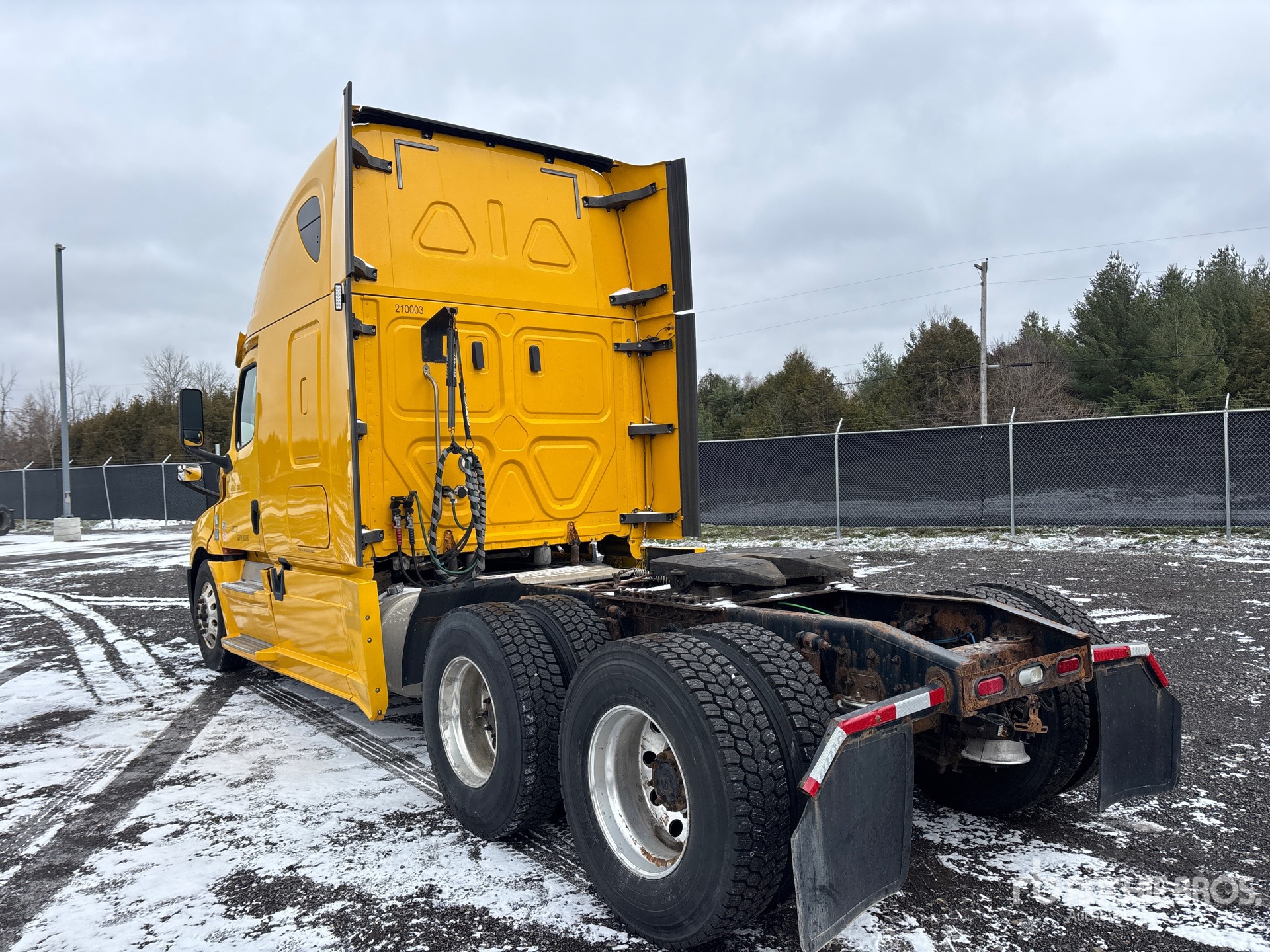 General Appearance with Bild, Ecke hinten links