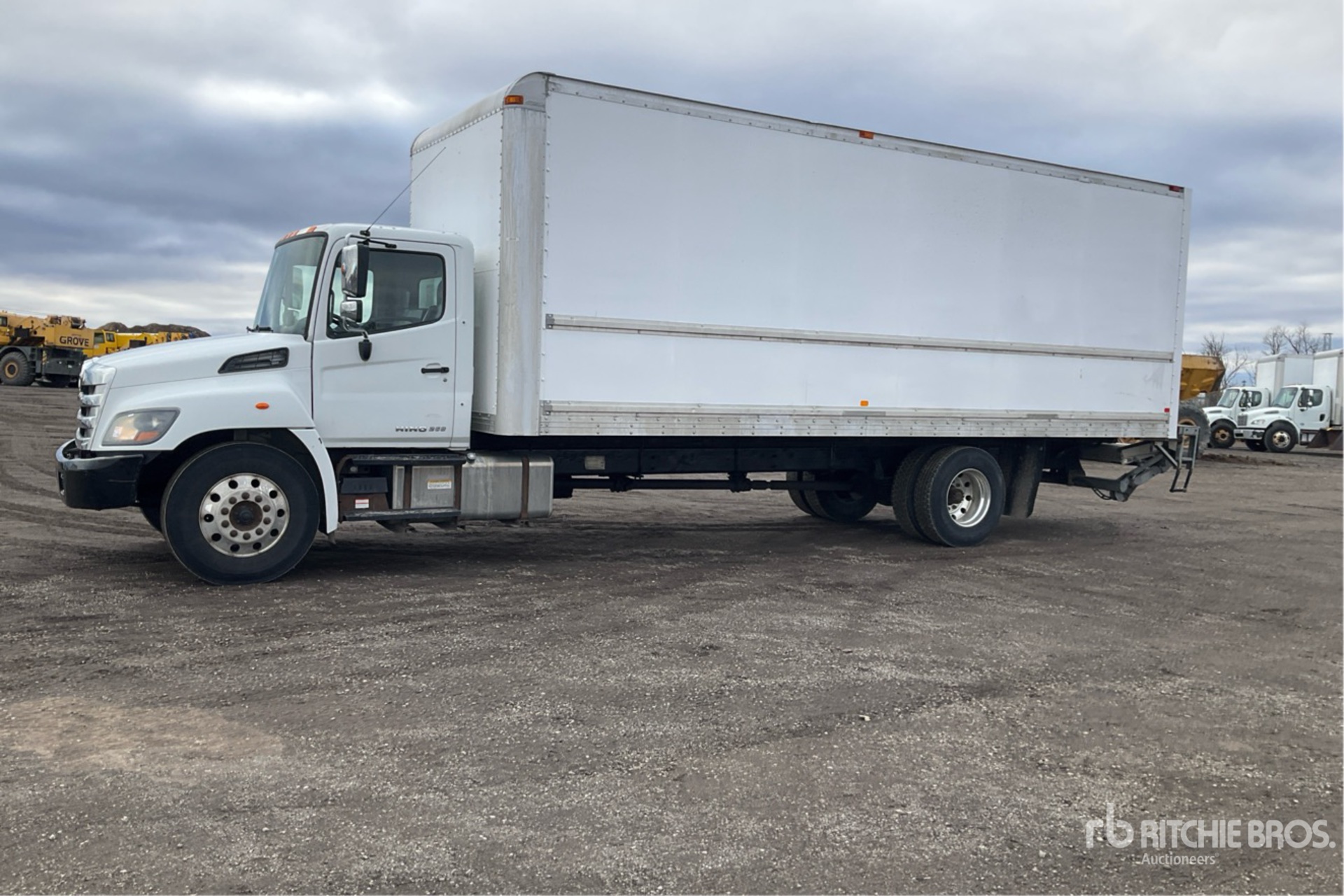 General Appearance with Foto, angolo anteriore sinistro