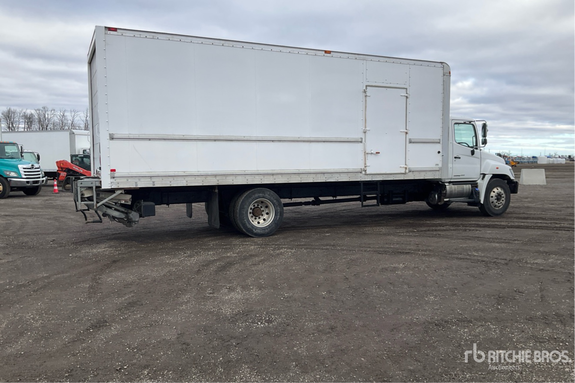 General Appearance with Foto, angolo anteriore sinistro