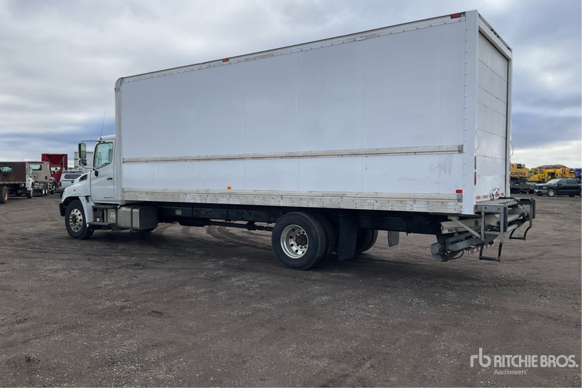 General Appearance with Foto, angolo posteriore sinistro