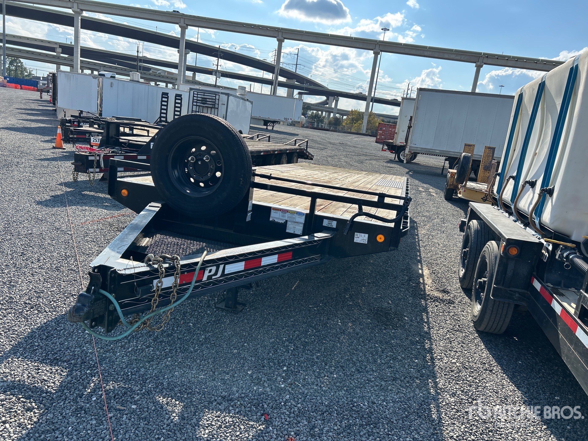 Aspect général with Image, coin avant gauche