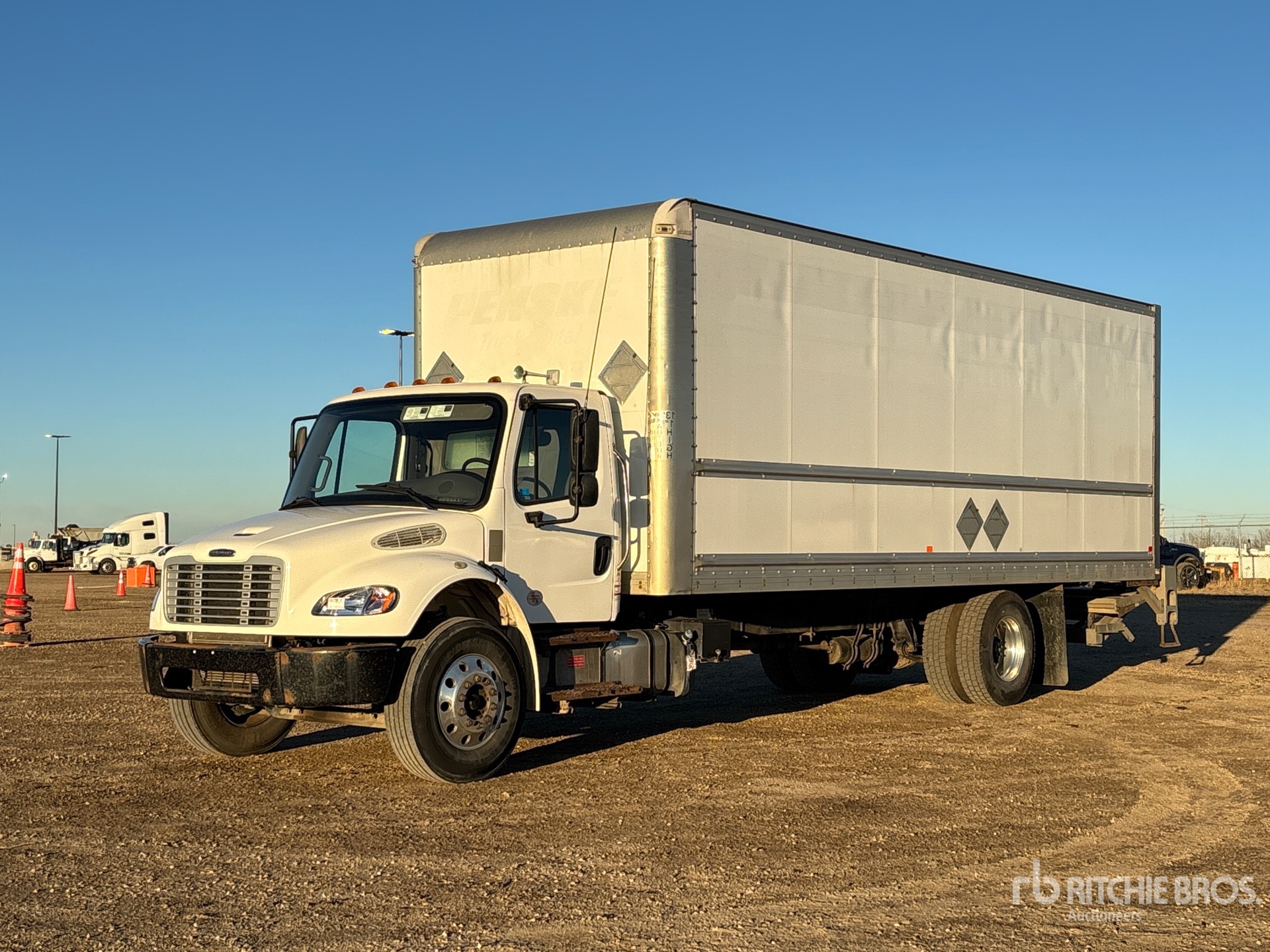 General Appearance with Foto, angolo anteriore sinistro