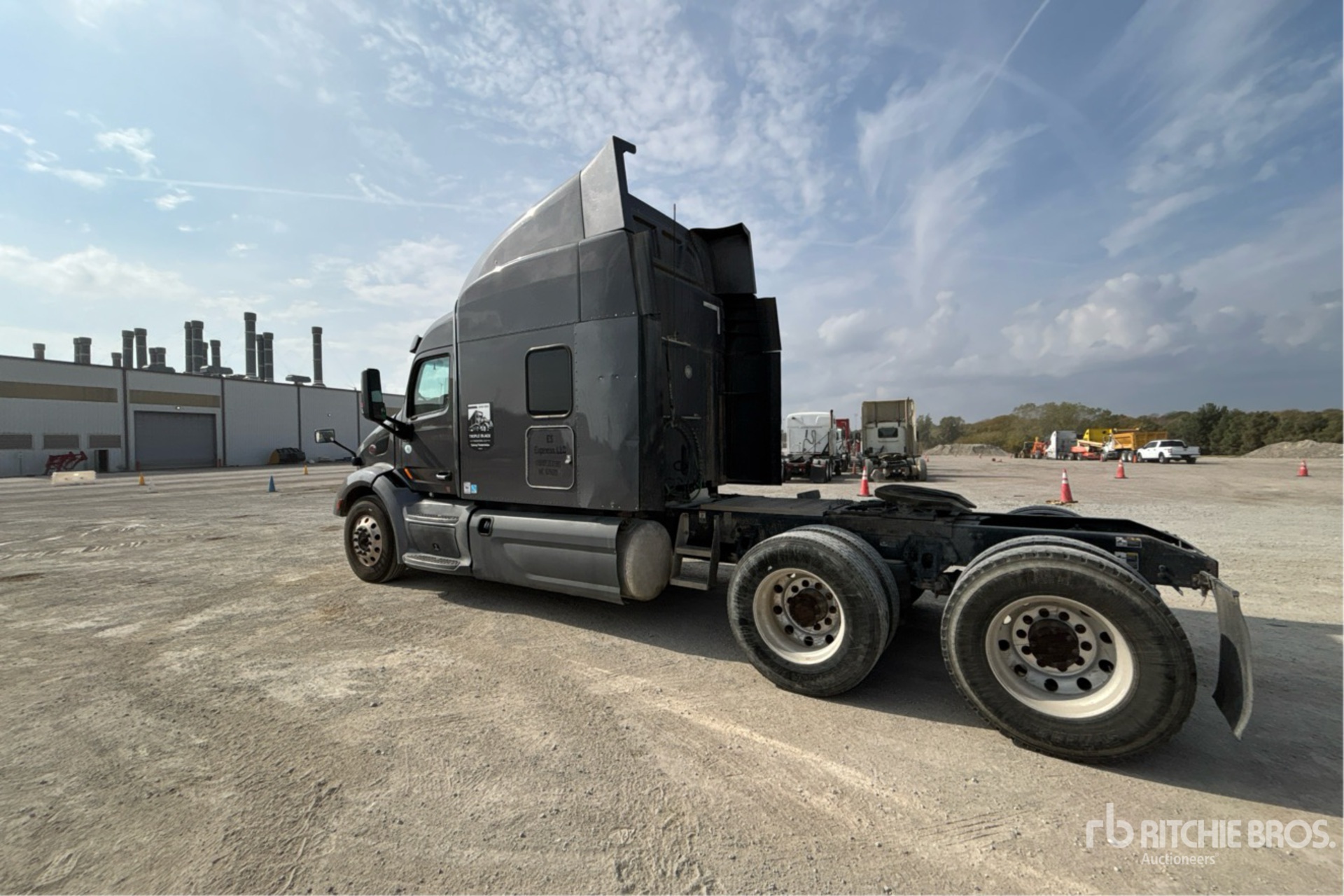 General Appearance with Picture, Left Rear Corner