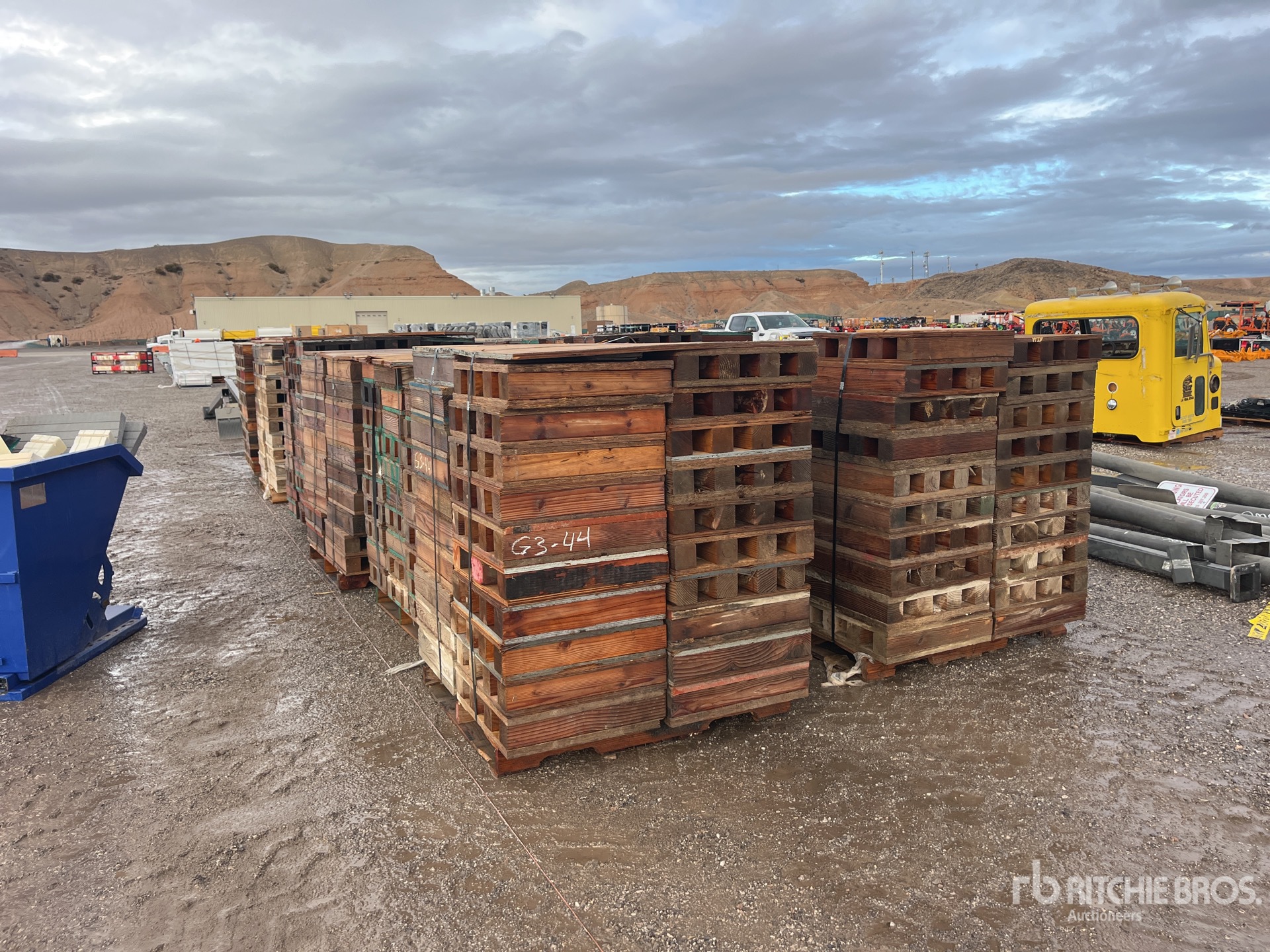 General Appearance with Foto, angolo posteriore sinistro