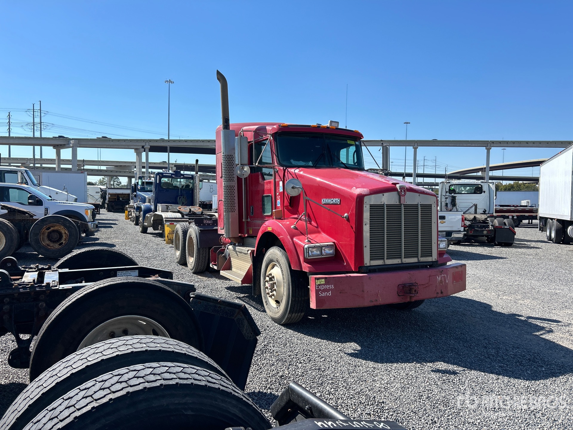 General Appearance with Bild, Ecke vorne rechts