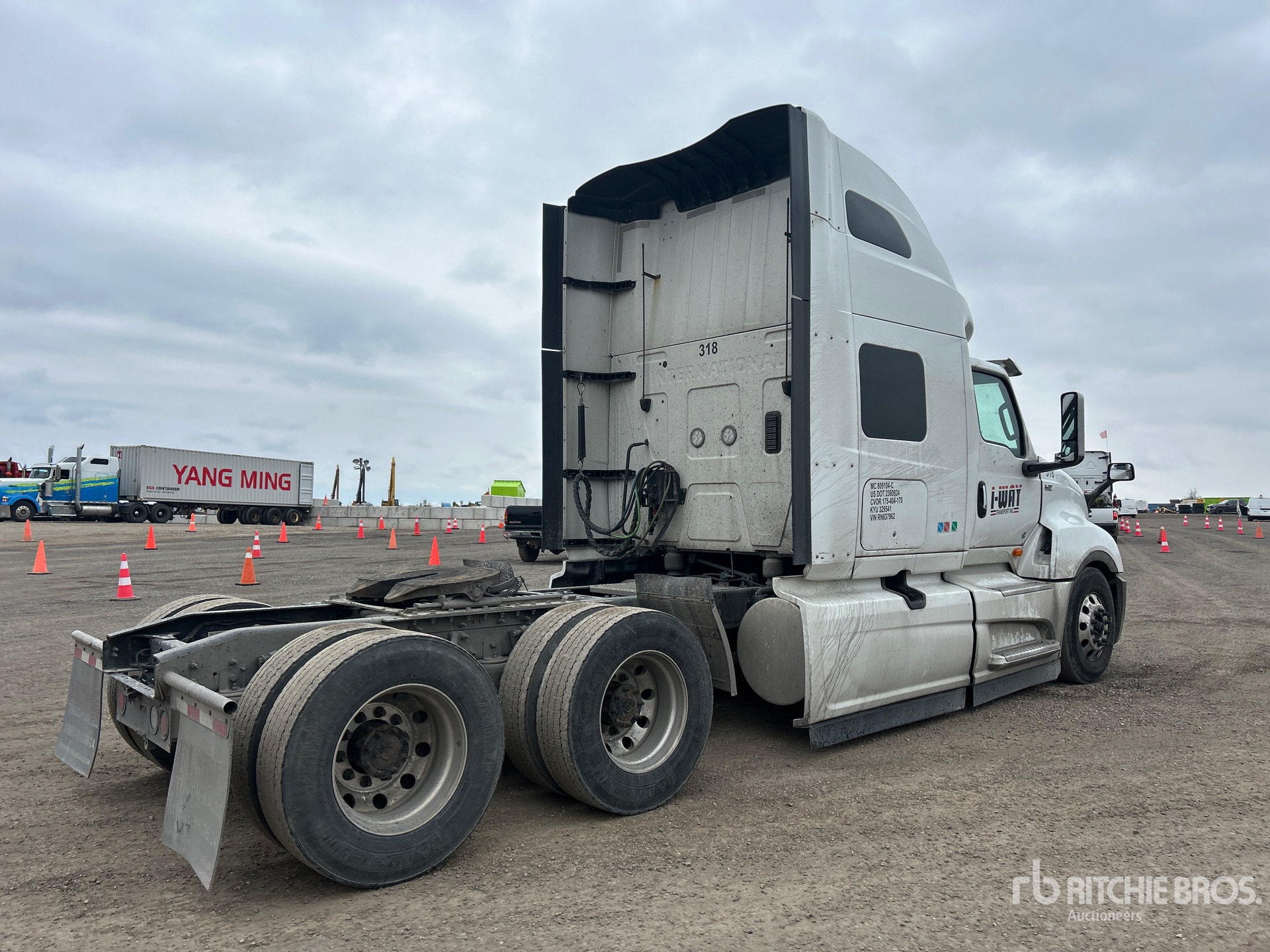 Aspect général with Image, coin arrière droit