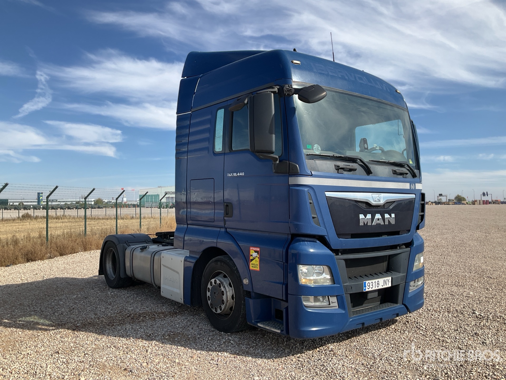 General Appearance with Foto, angolo anteriore destro