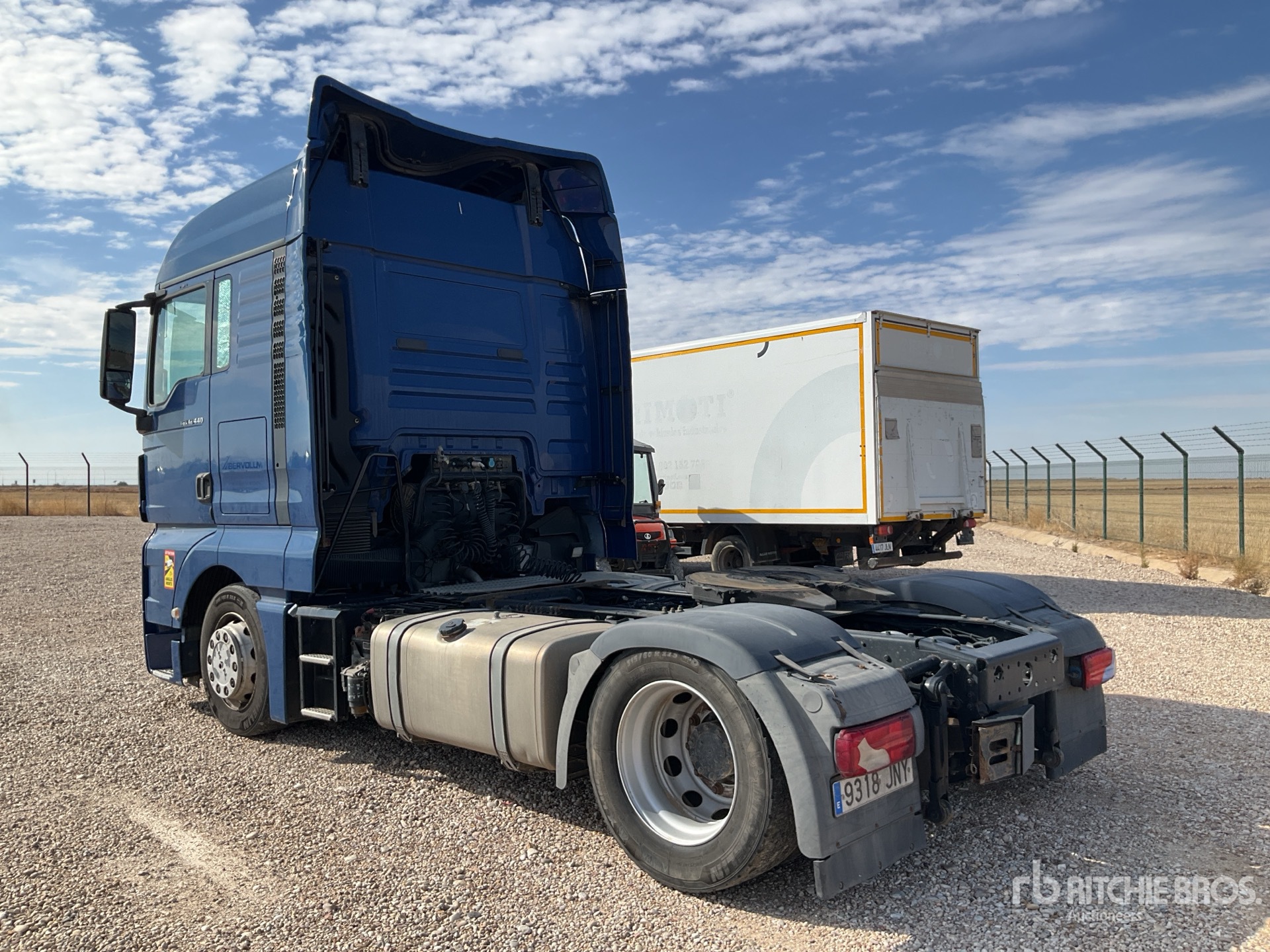 General Appearance with Foto, angolo posteriore sinistro