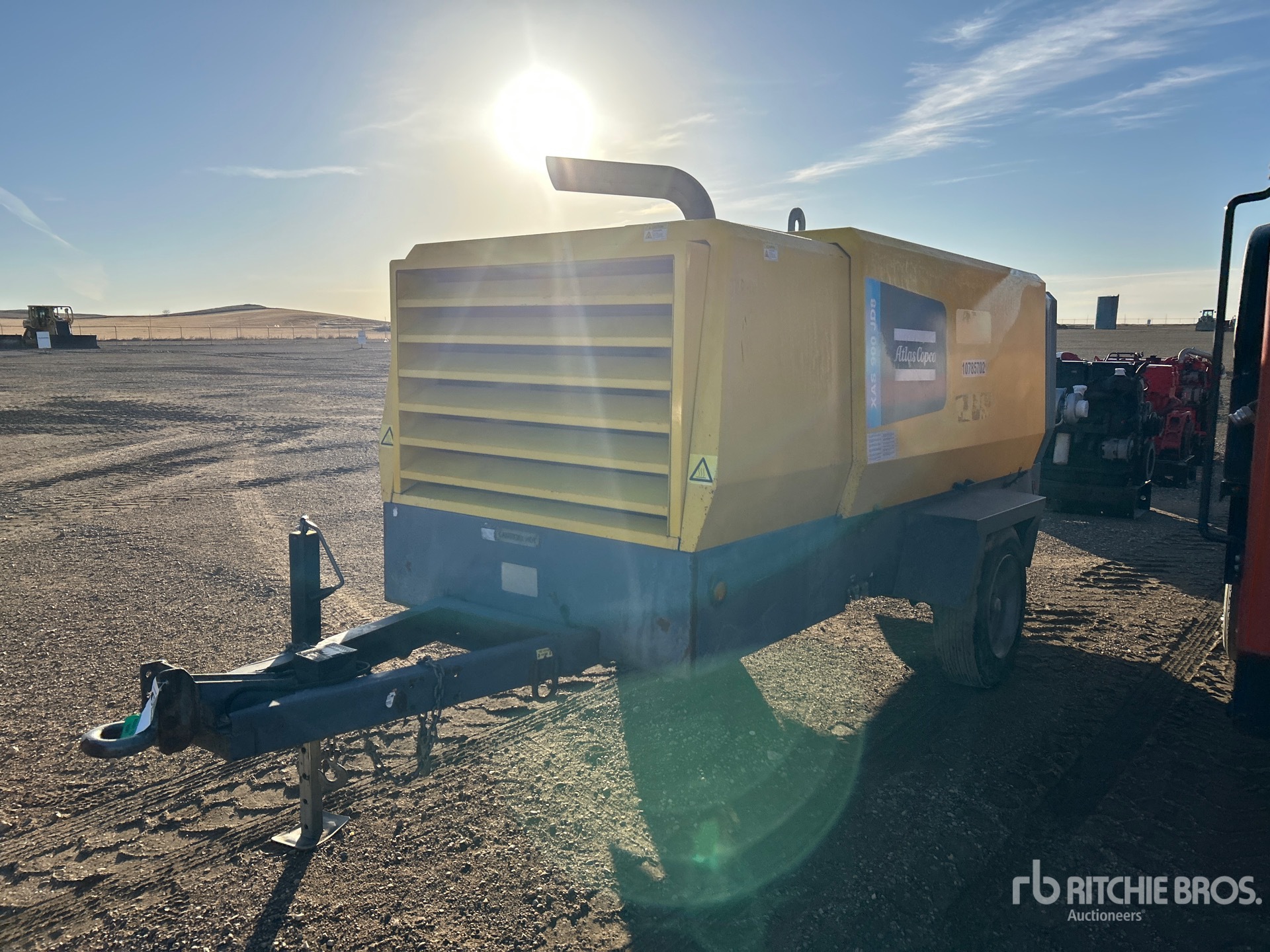 General Appearance with Foto, angolo anteriore sinistro