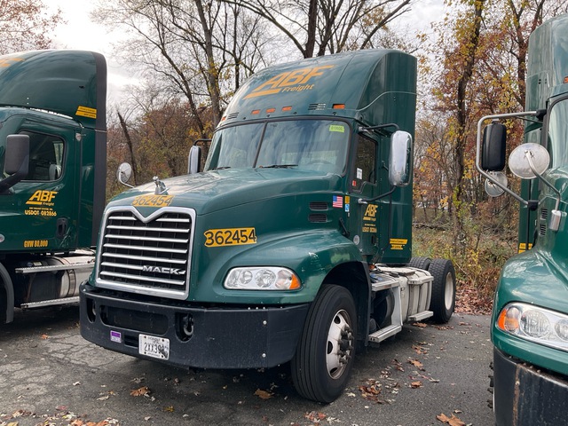 2017 Mack CXU612 4x2 S/A Day Cab Truck Tractor