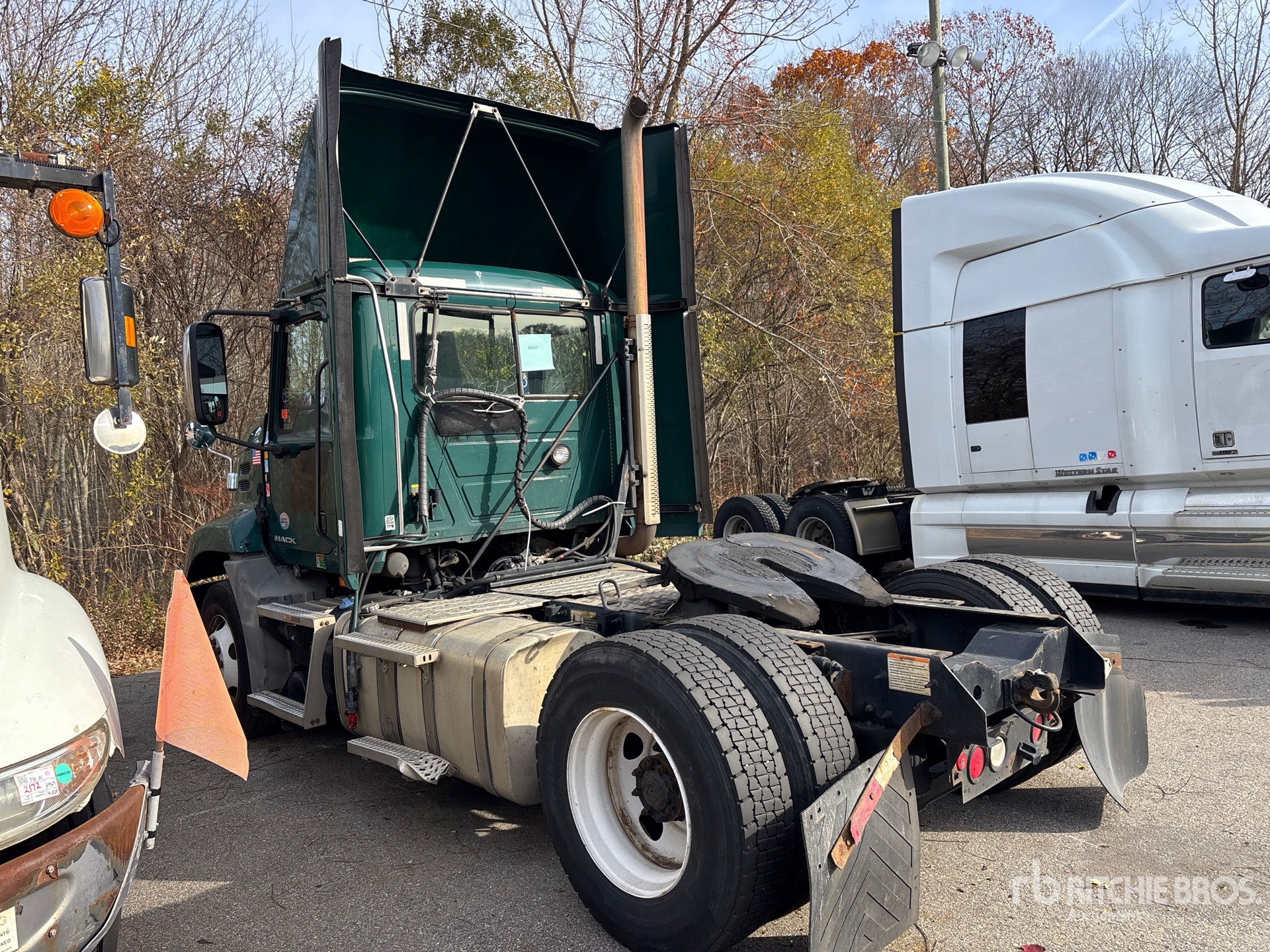 General Appearance with Foto, angolo posteriore sinistro