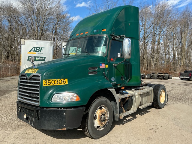 2016 Mack CXU612 4x2 S/A Day Cab Truck Tractor