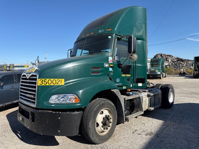 2016 Mack CXU612 4x2 S/A Day Cab Truck Tractor