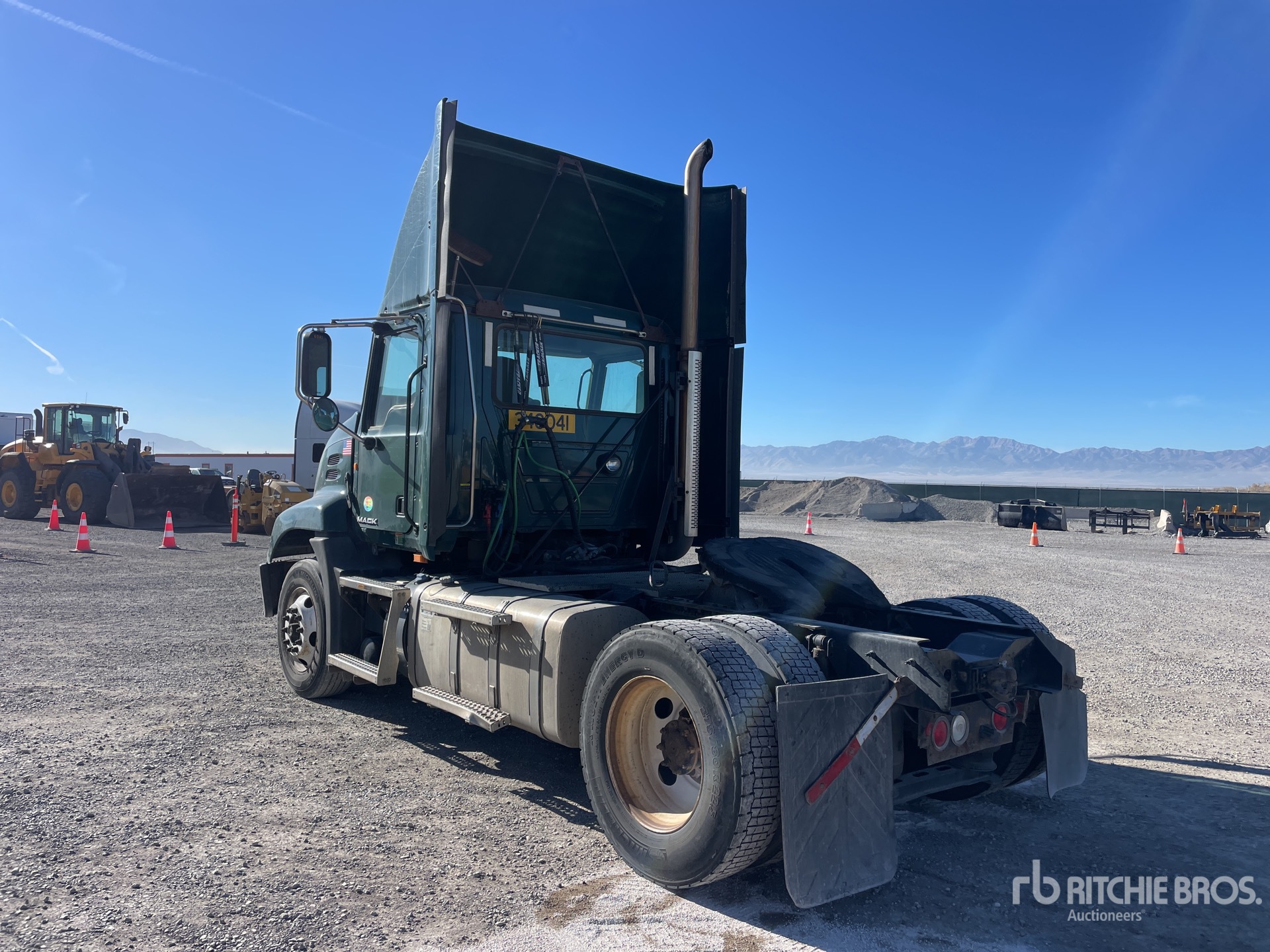 General Appearance with Bild, Ecke hinten links