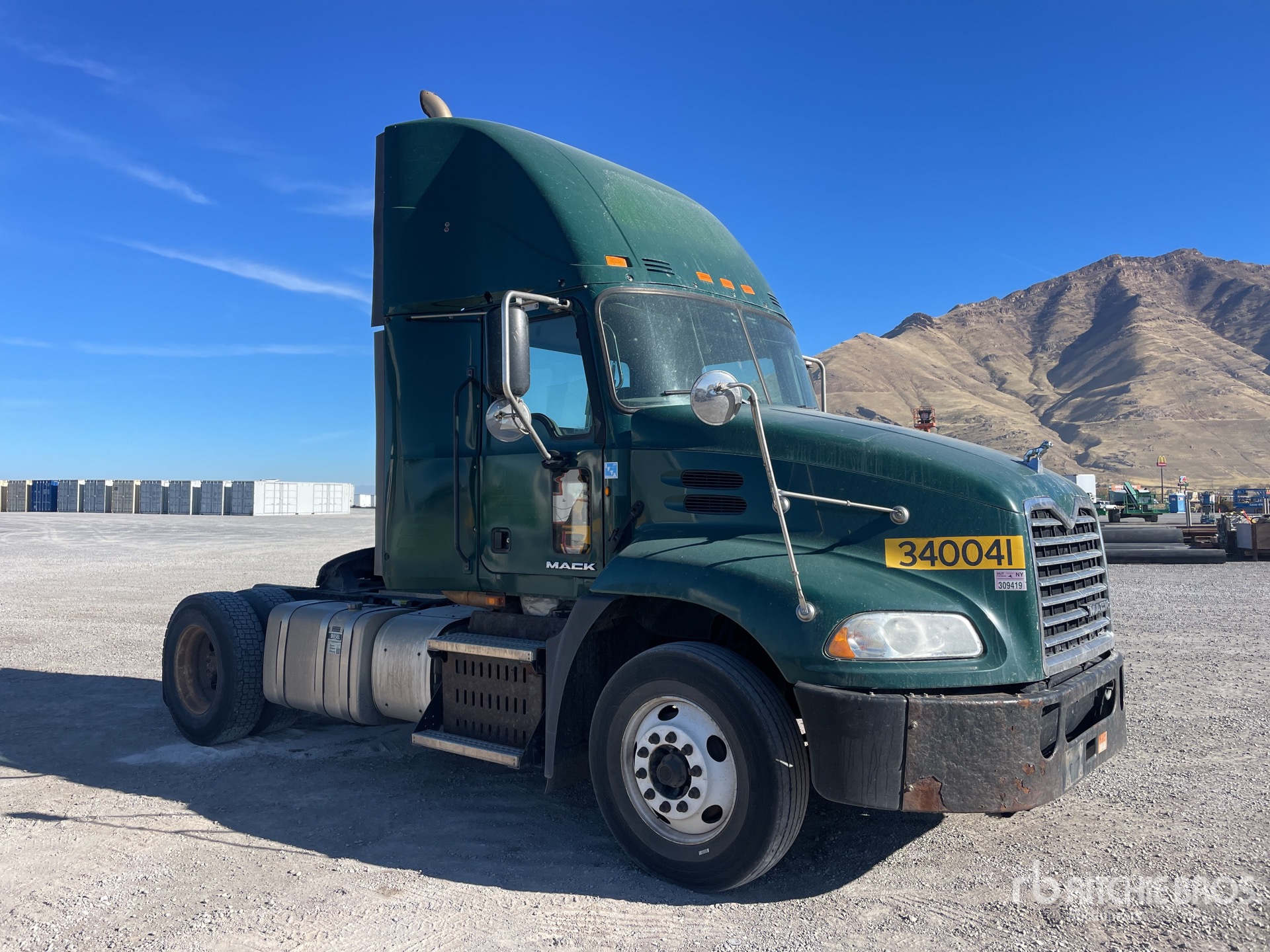 General Appearance with Bild, Ecke vorne rechts