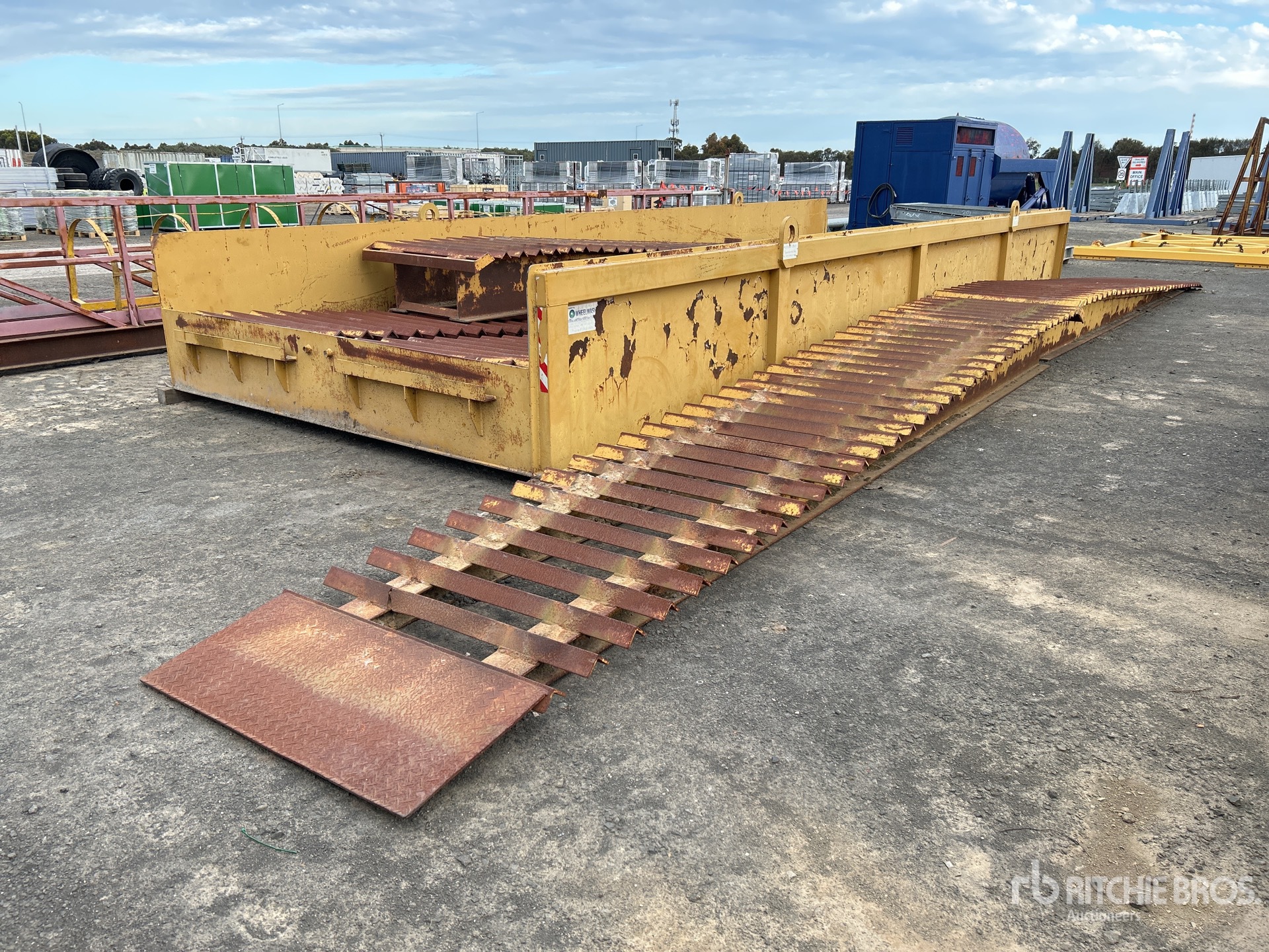 General Appearance with Foto, angolo anteriore sinistro