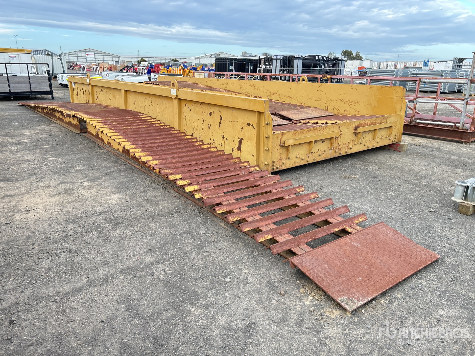 General Appearance with Foto, angolo anteriore destro