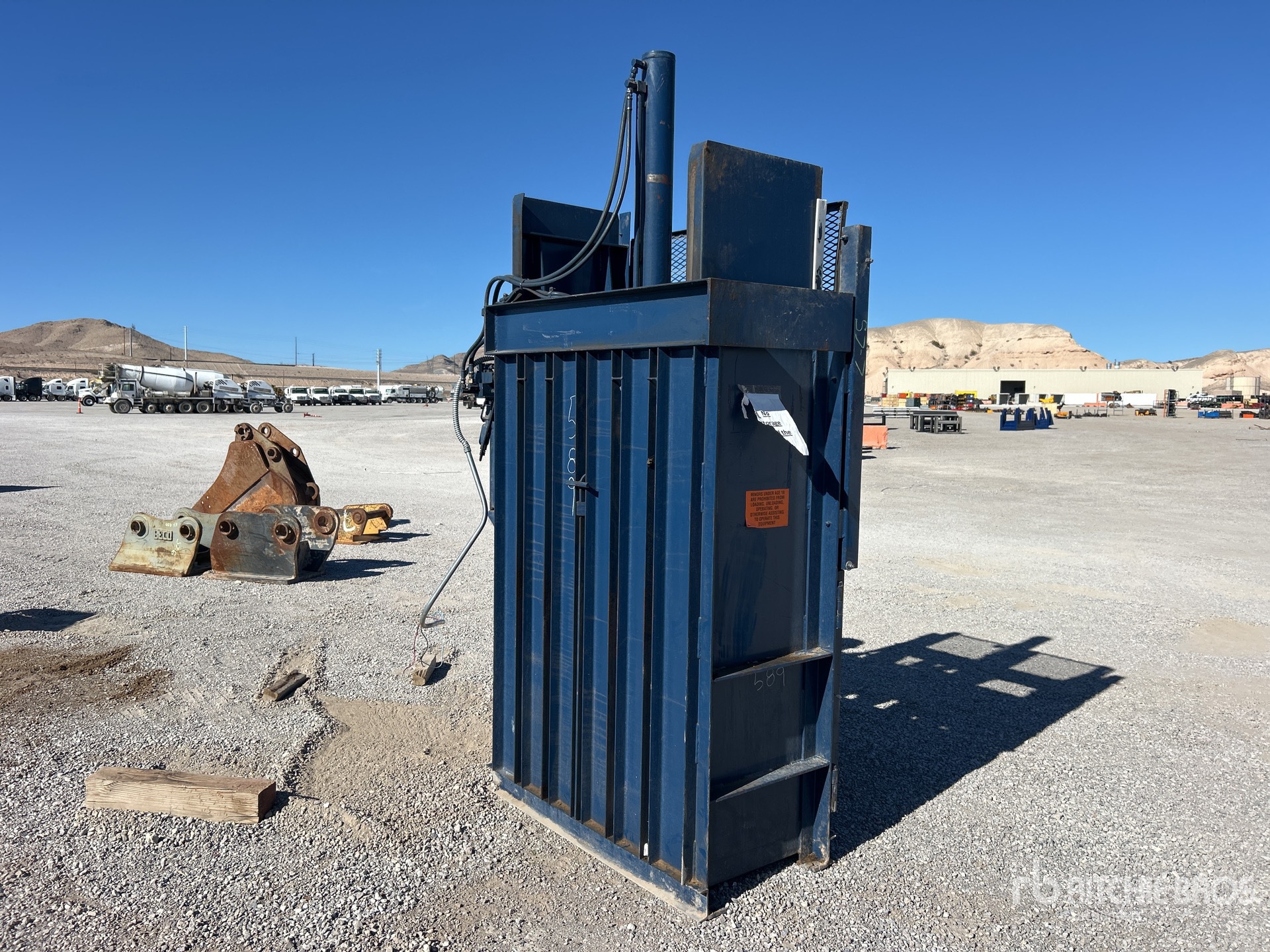 General Appearance with Foto, angolo anteriore destro