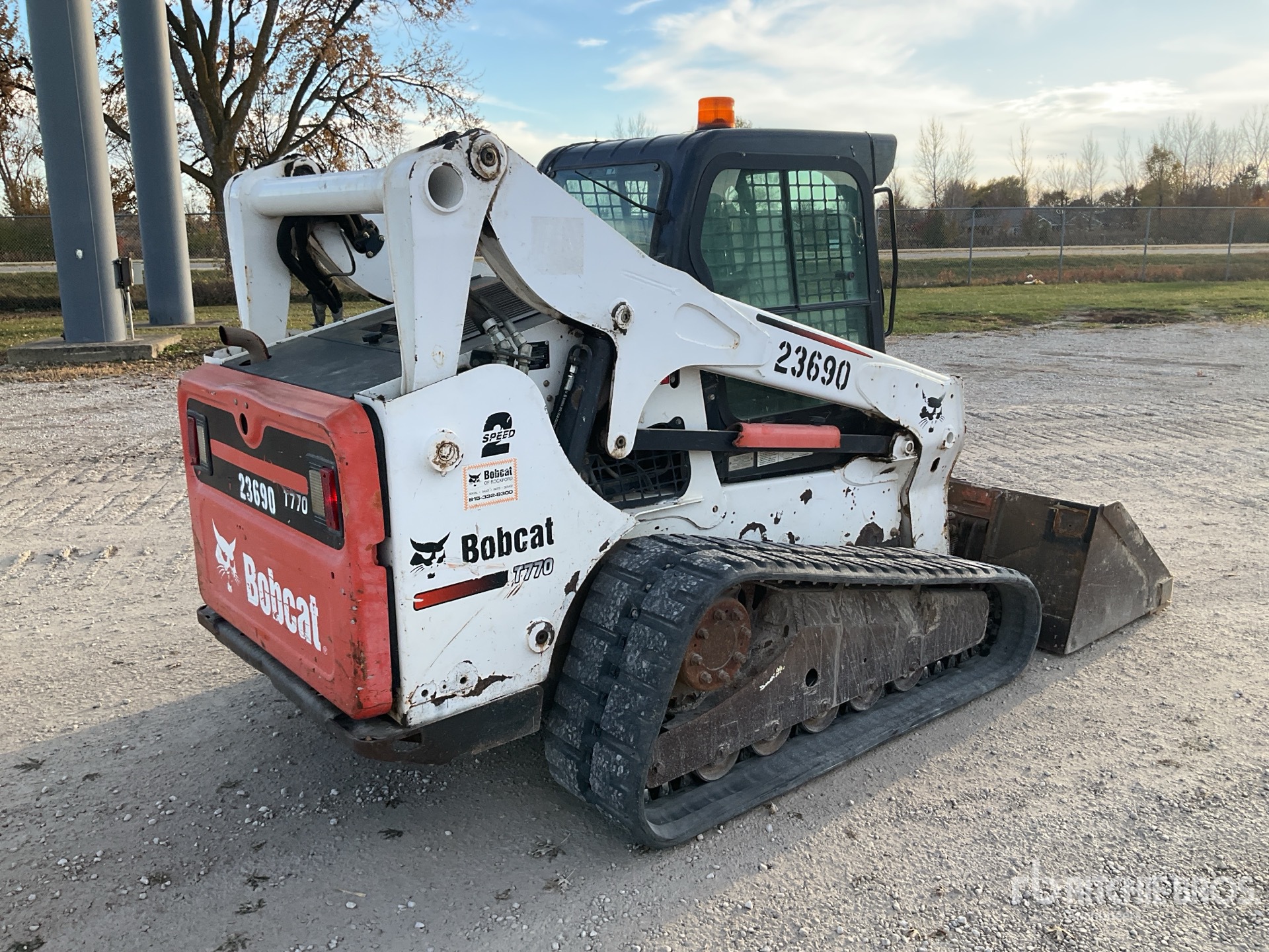 Aspect général with Image, coin arrière droit