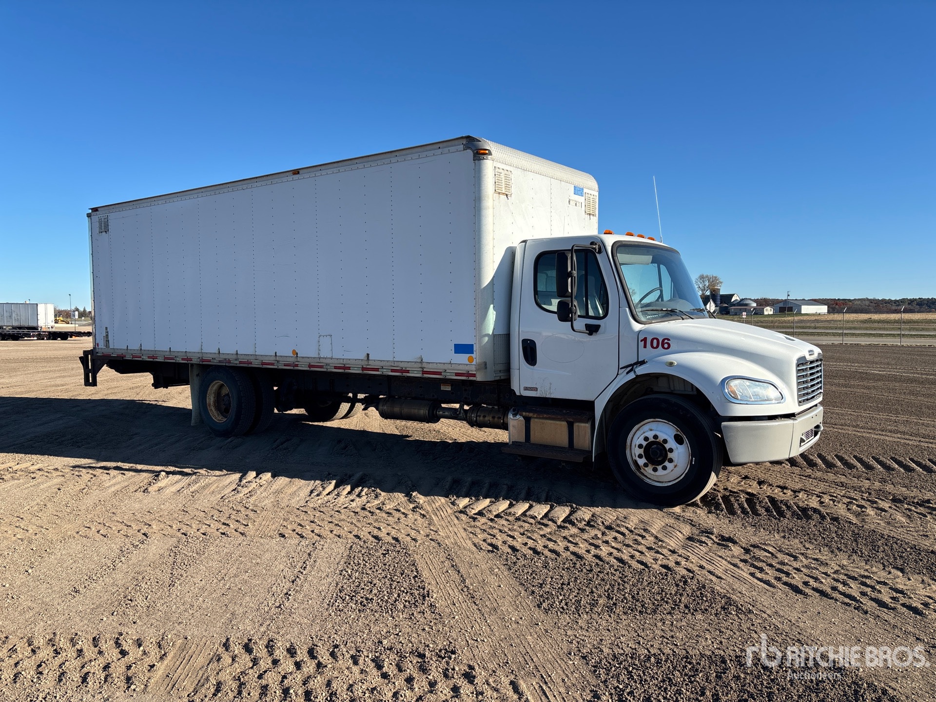 General Appearance with Bild, Ecke vorne rechts