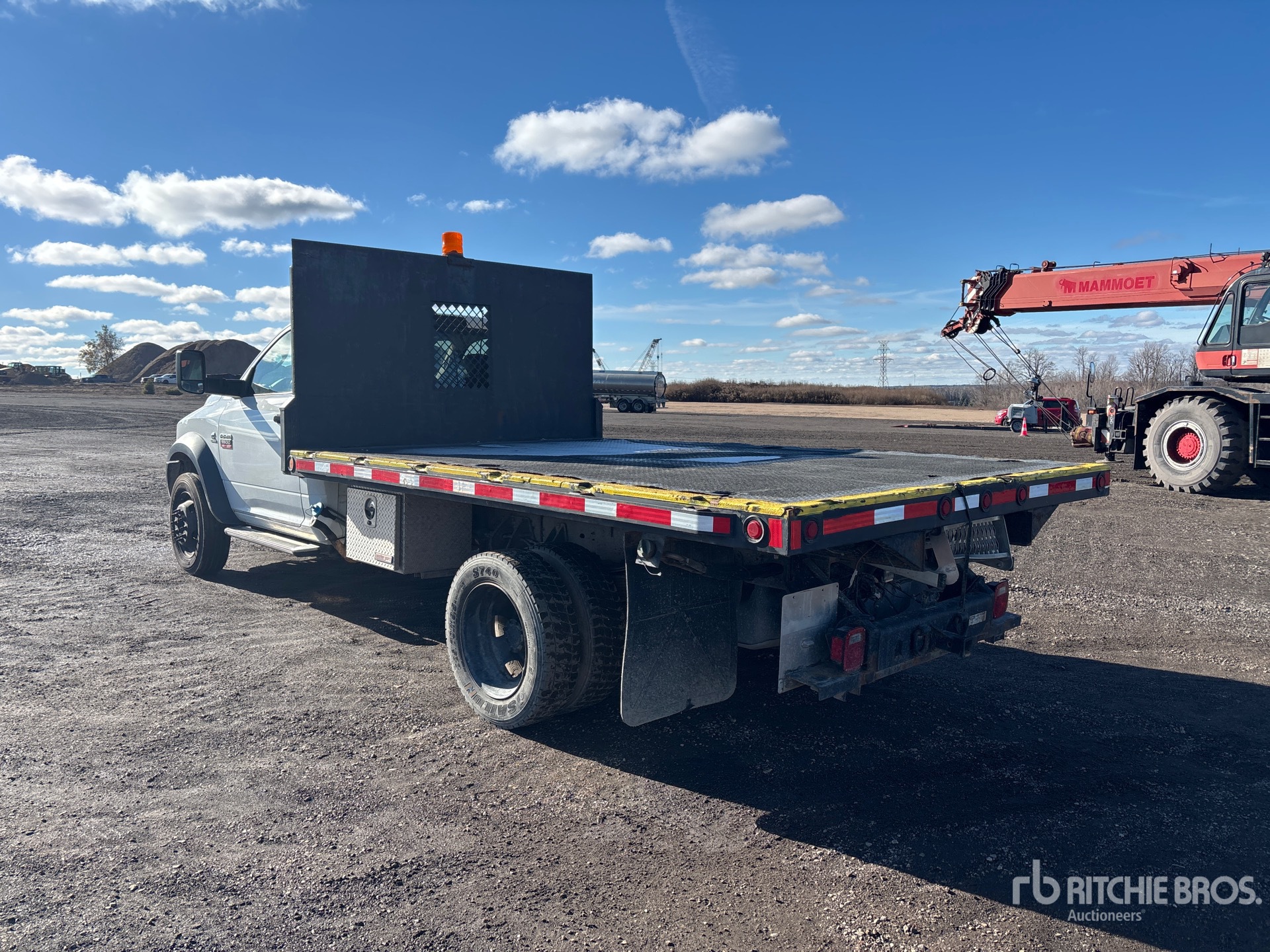 Aspect général with Image, coin arrière gauche