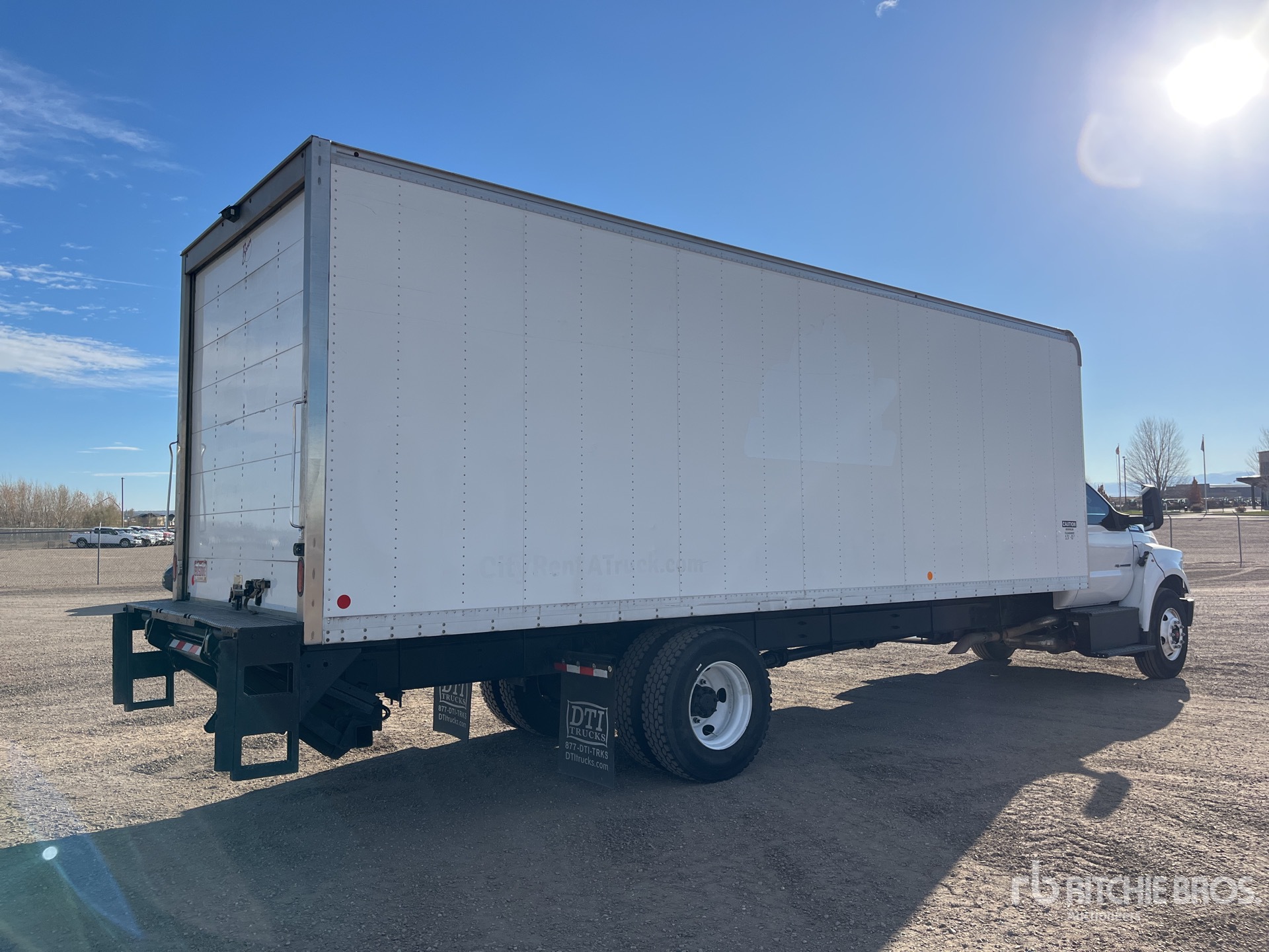 General Appearance with Imagen: esquina trasera derecha