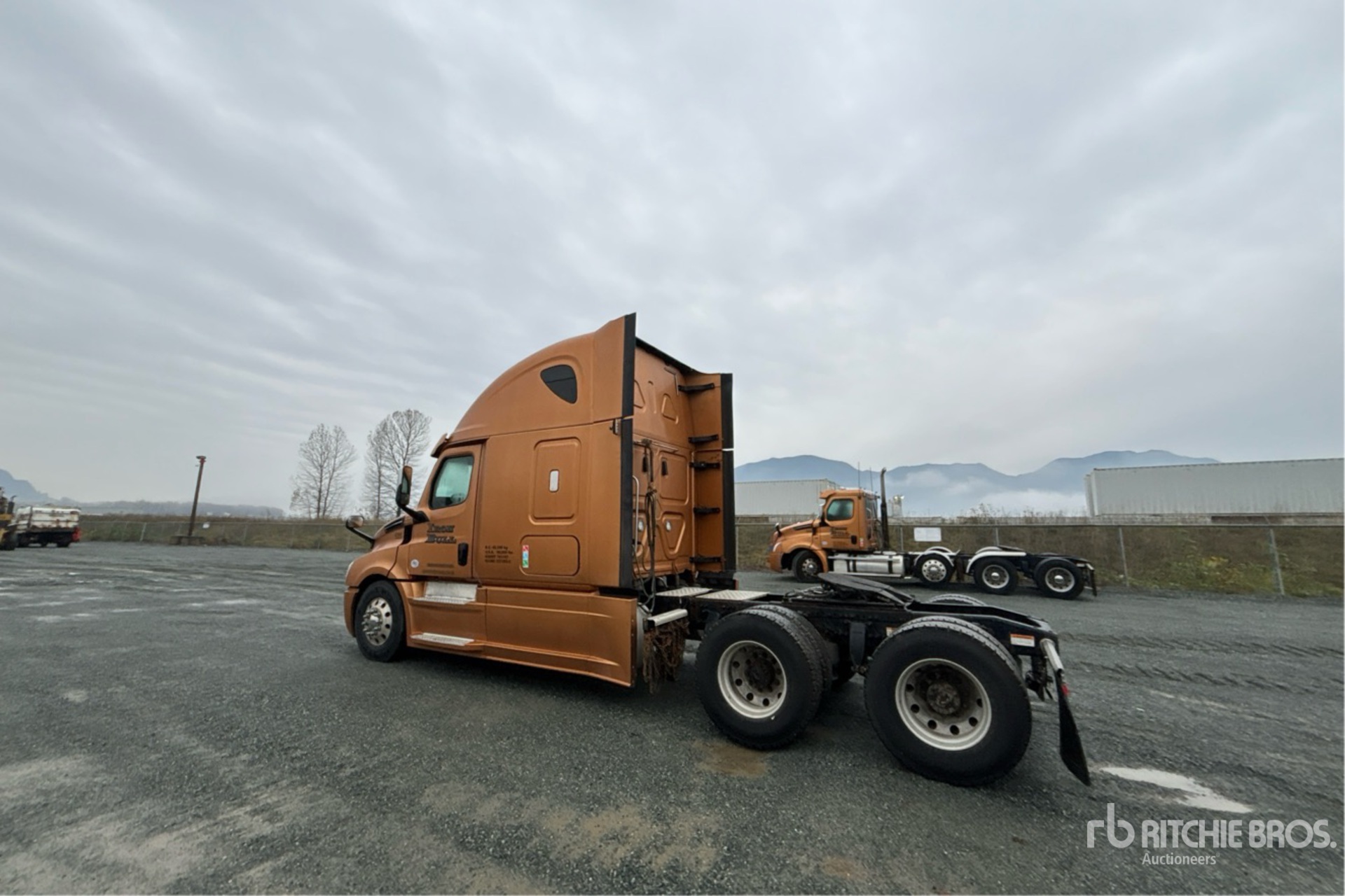 Aspect général with Image, coin arrière gauche