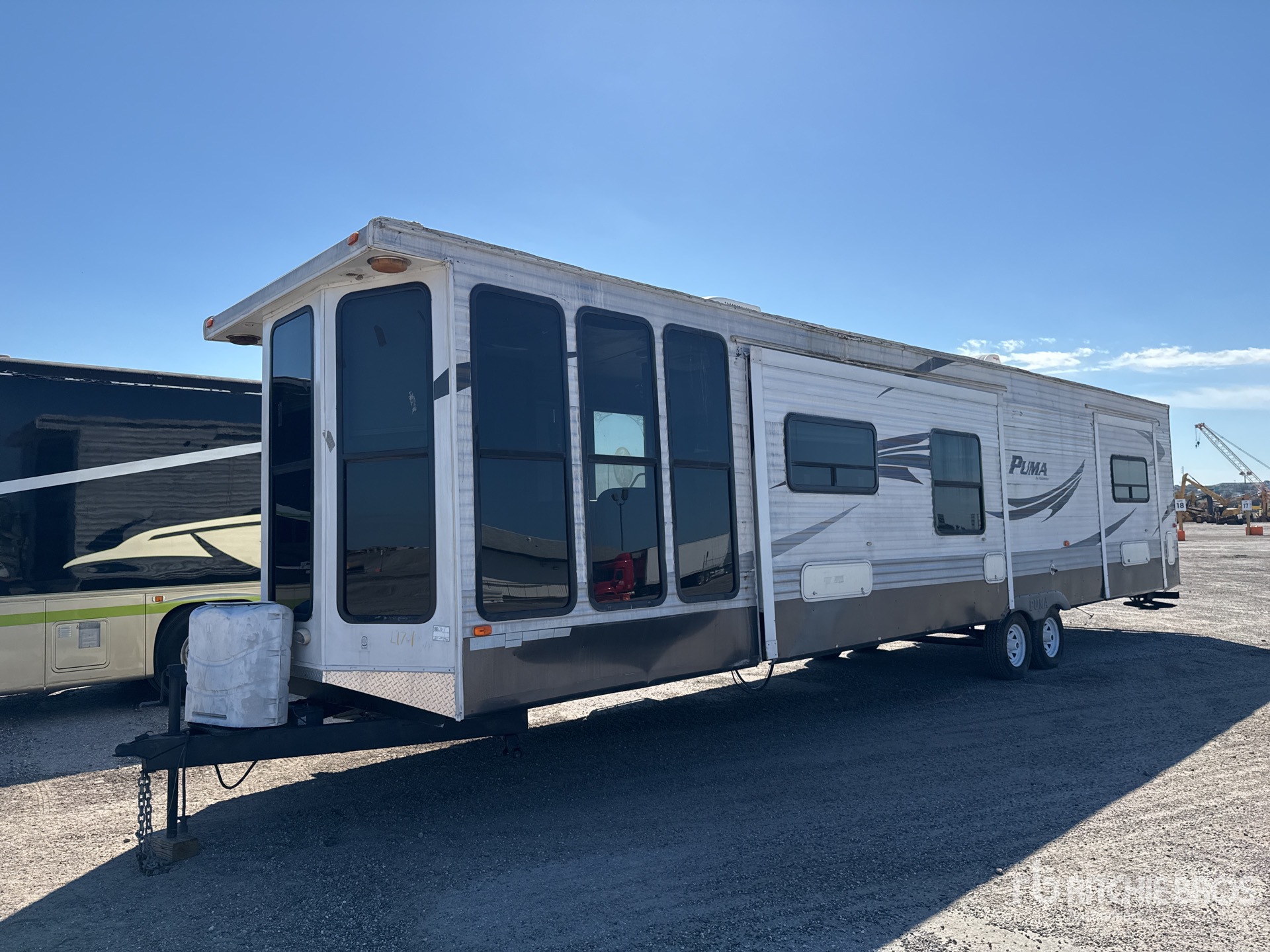 Aspect général with Image, coin avant droit