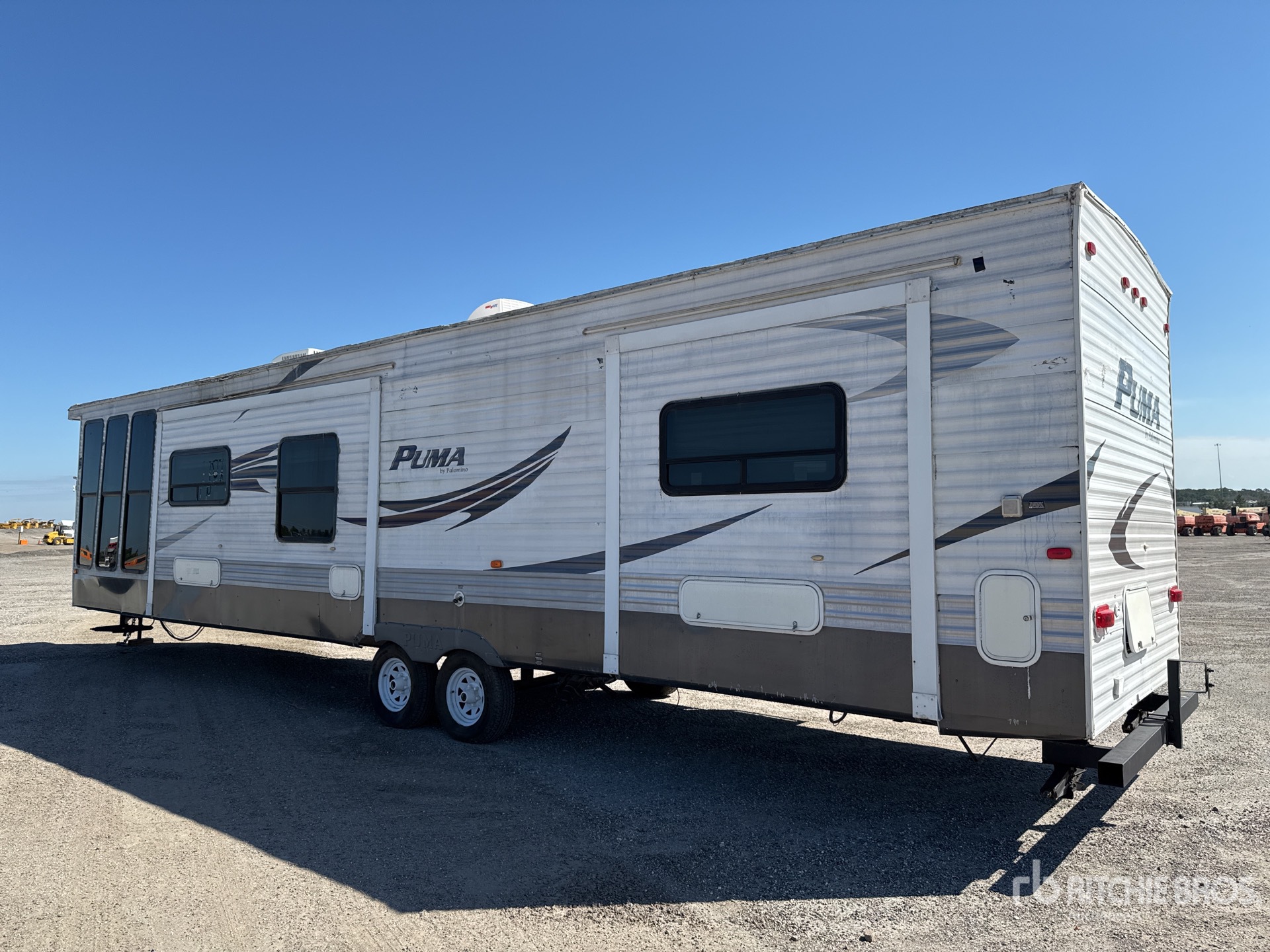 Aspect général with Image, coin arrière droit