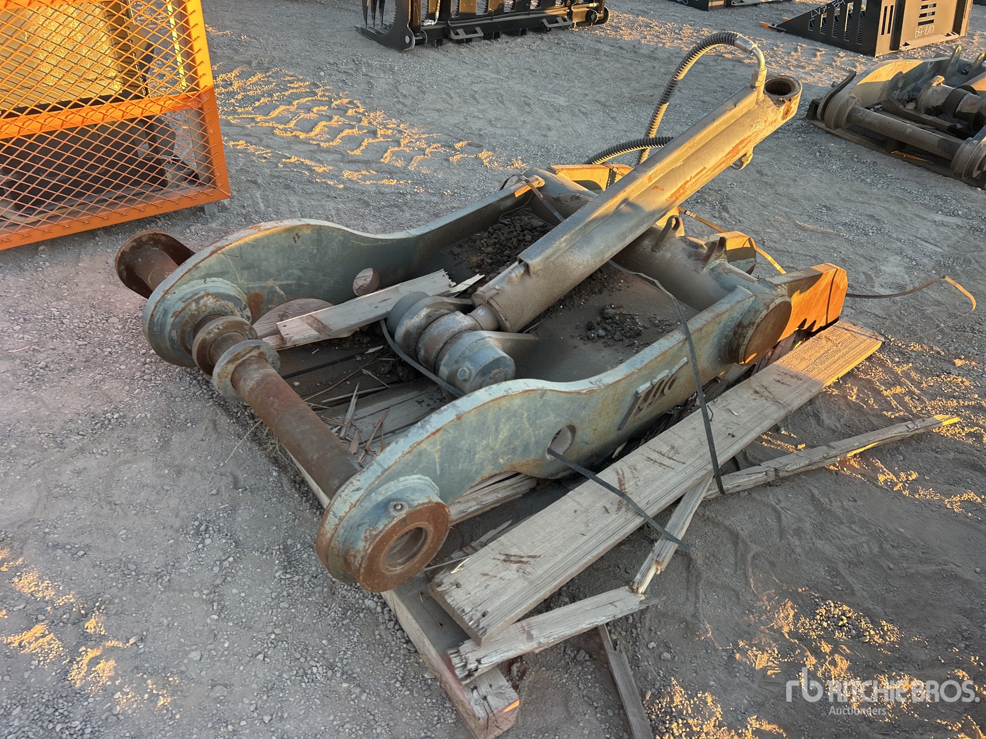 General Appearance with Bild, Ecke vorne links