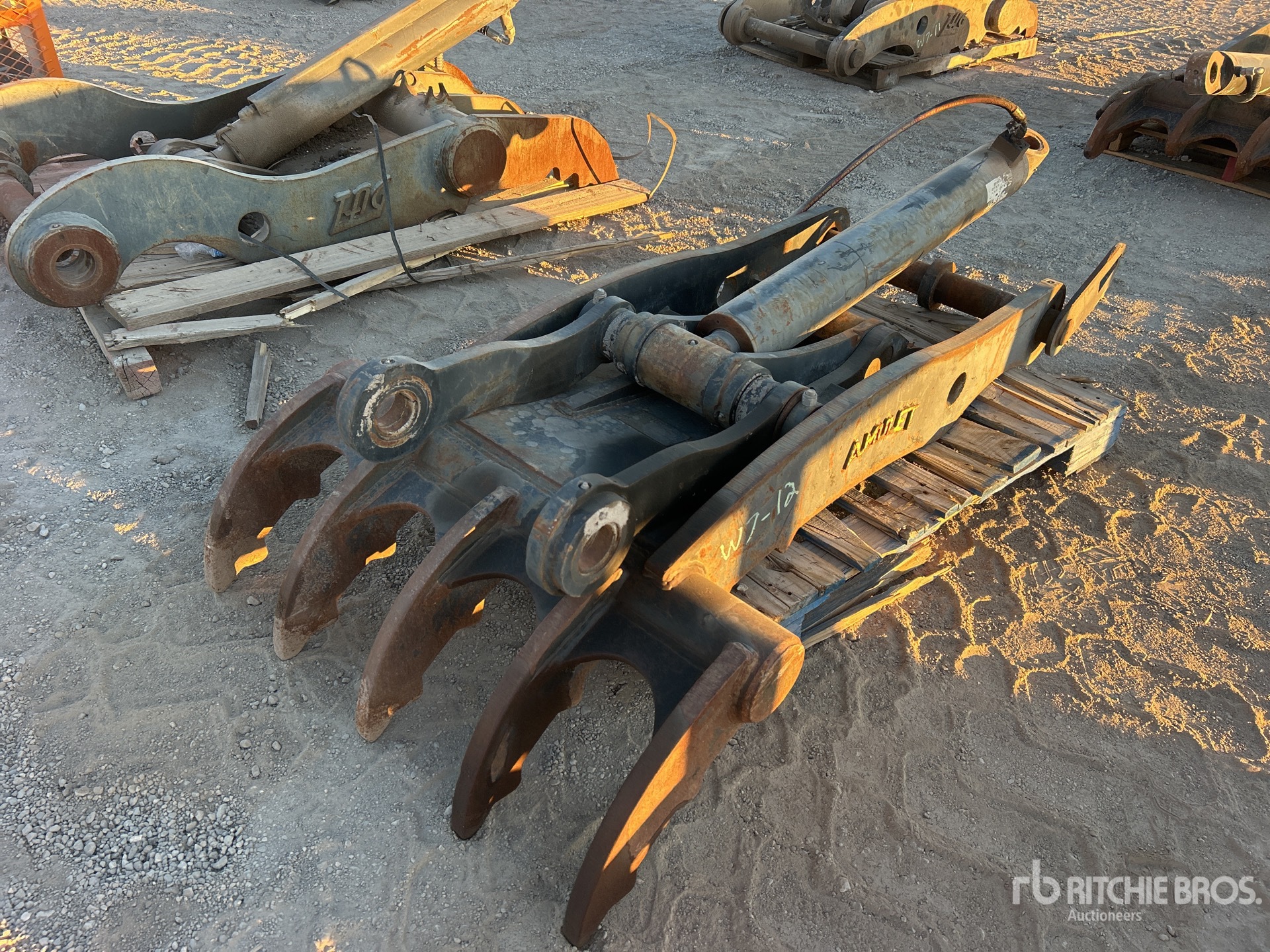 General Appearance with Image, coin avant droit