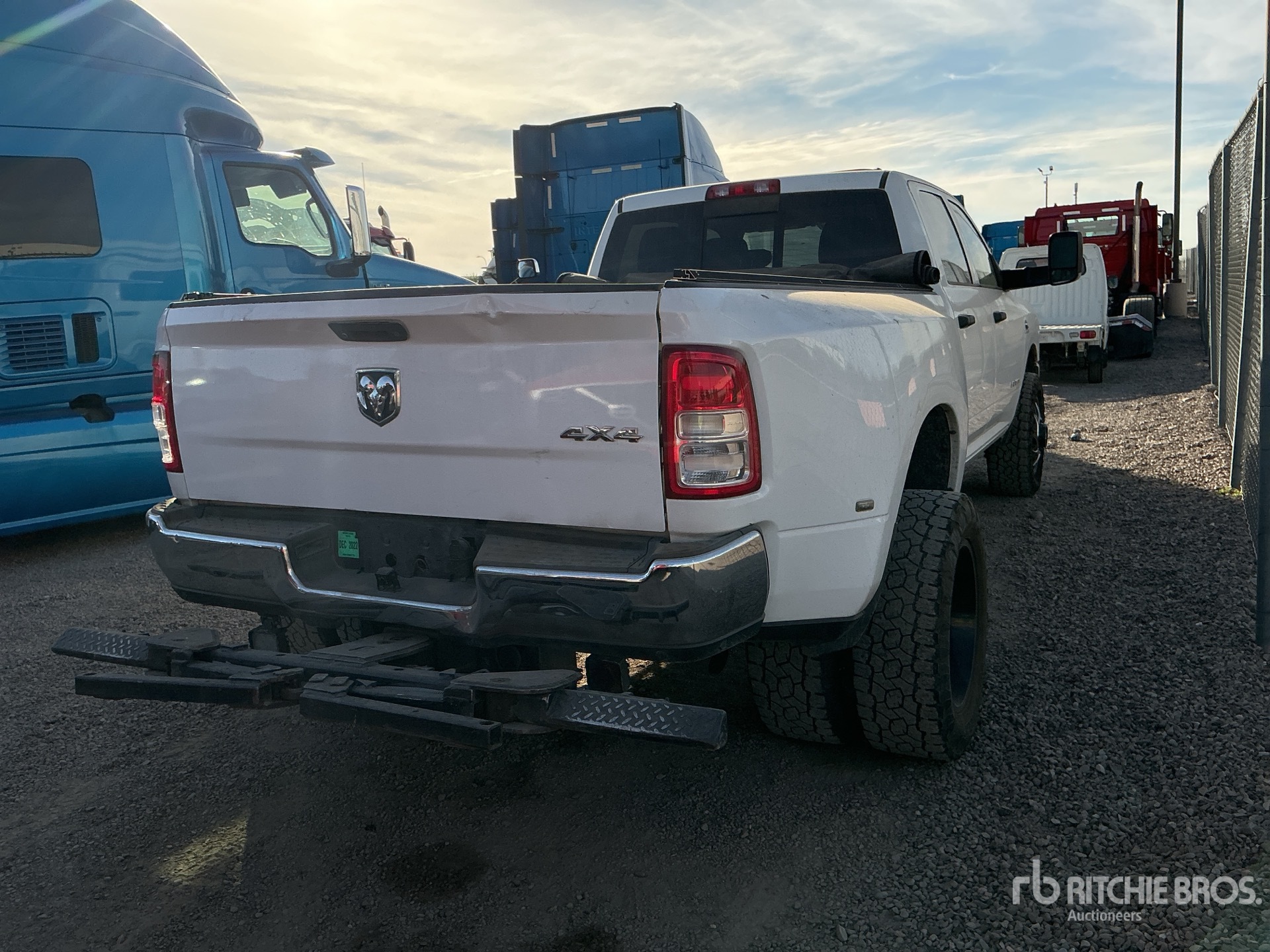 Aspect général with Image, coin arrière droit