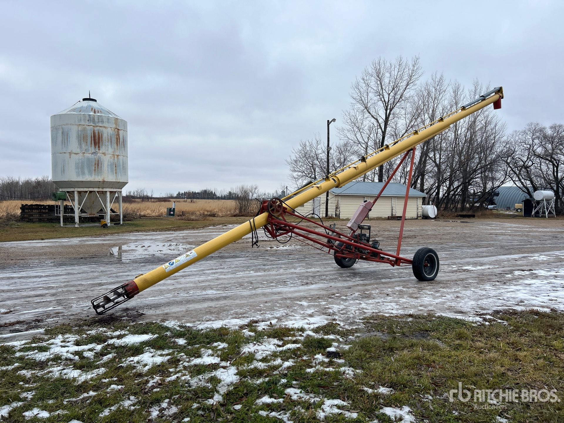 General Appearance with Bild, Ecke vorne links