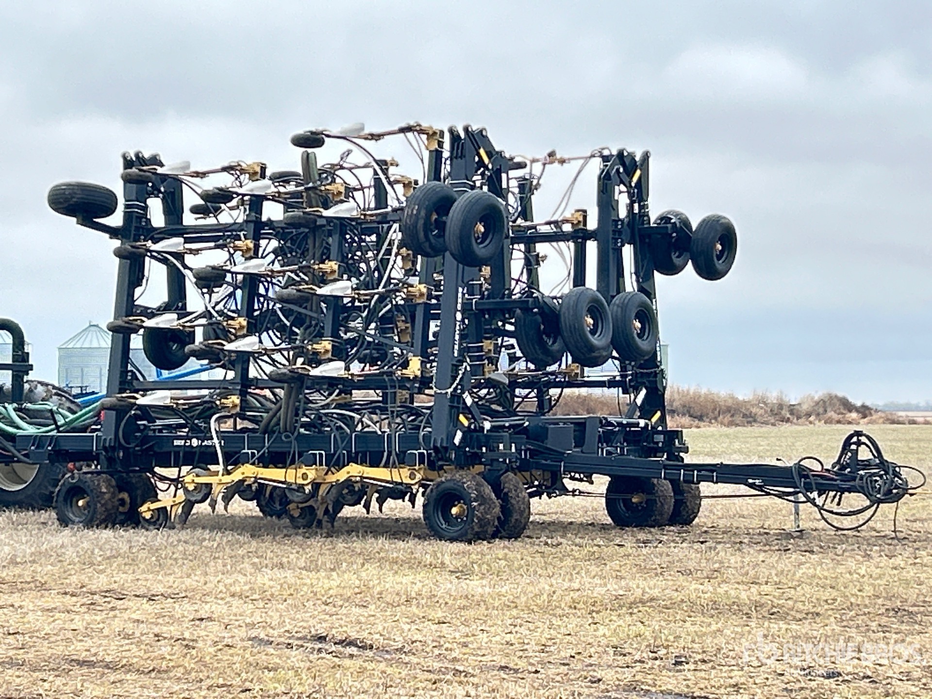 General Appearance with Bild, Ecke vorne rechts