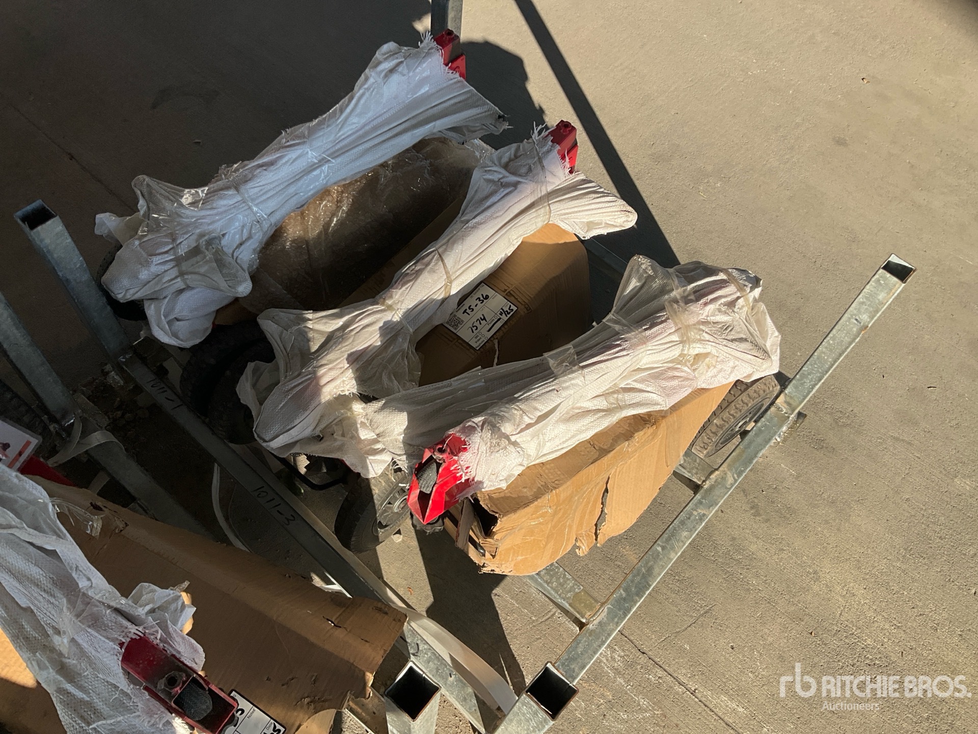 General Appearance with Bild, Ecke vorne links