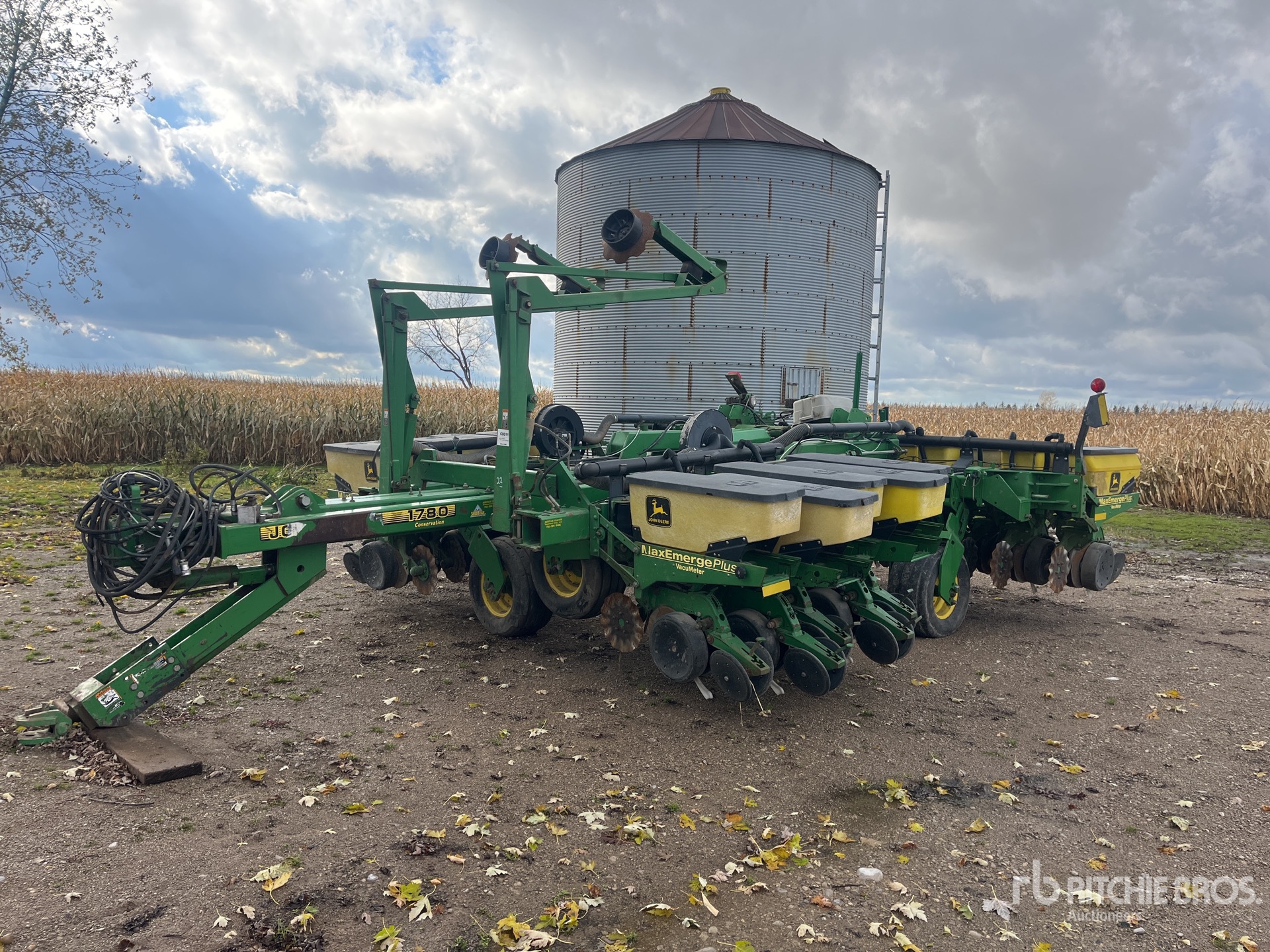 General Appearance with Bild, Ecke vorne links