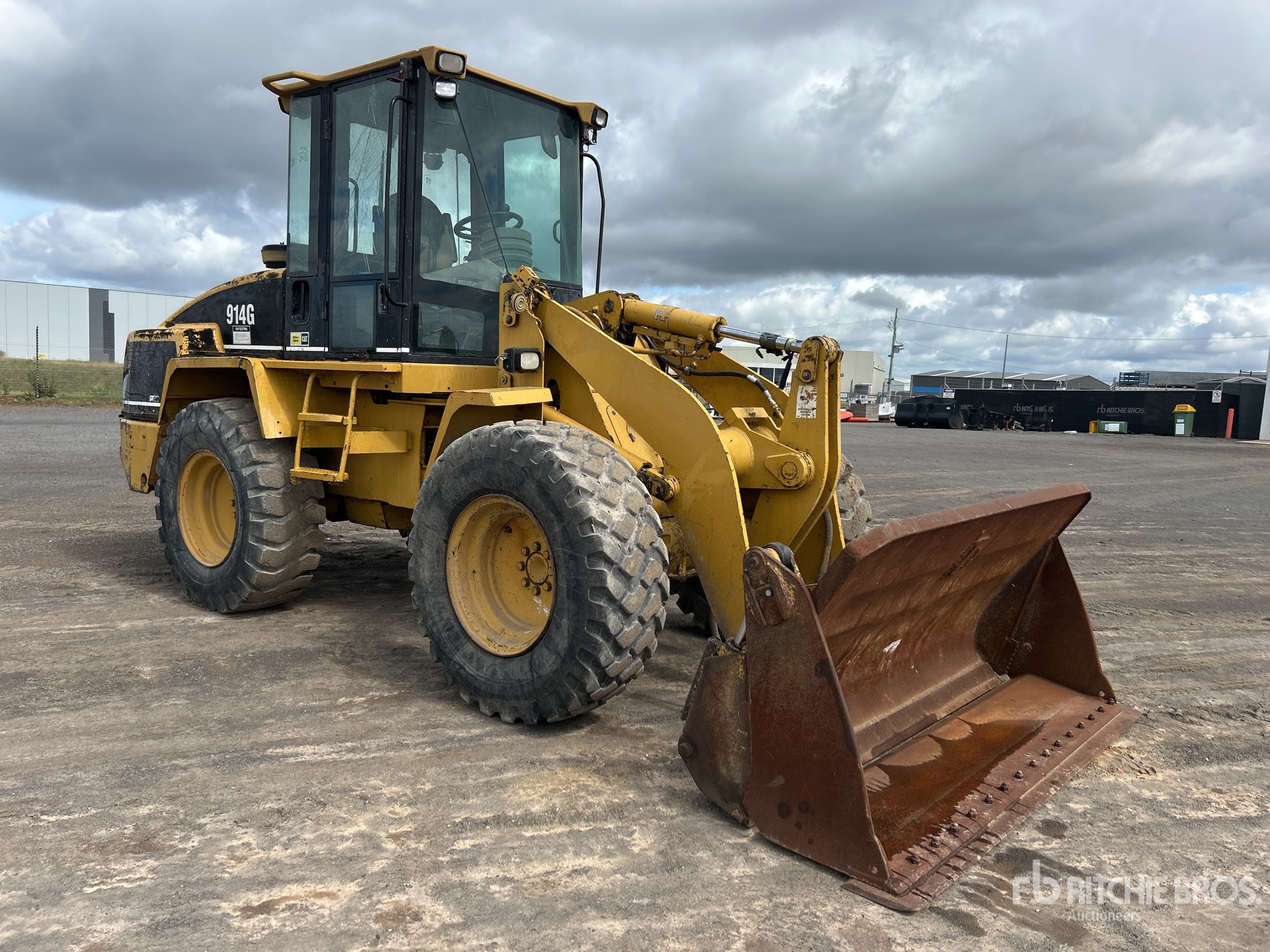 General Appearance with Picture, Right Front Corner