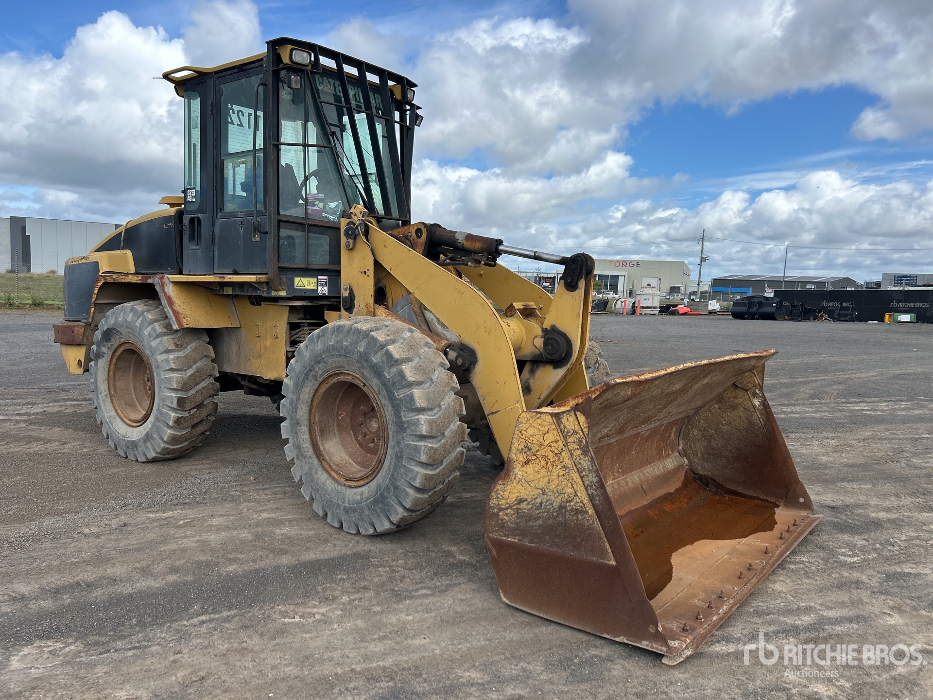 General Appearance with Picture, Right Front Corner