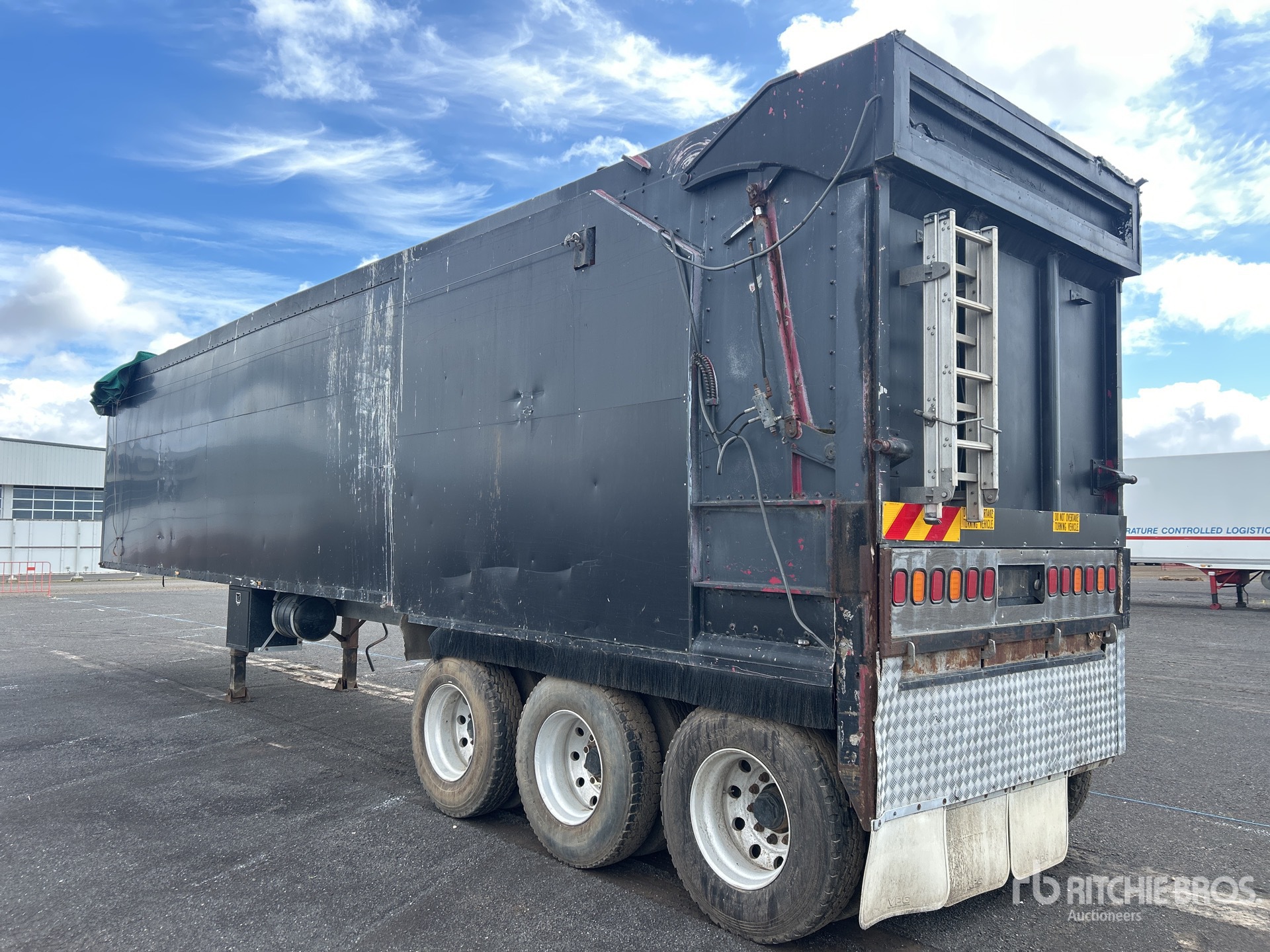 General Appearance with Bild, Ecke hinten rechts