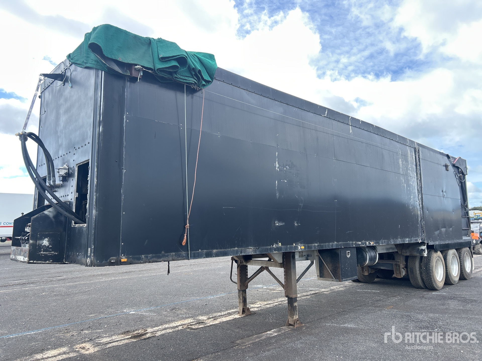 General Appearance with Bild, Ecke vorne rechts