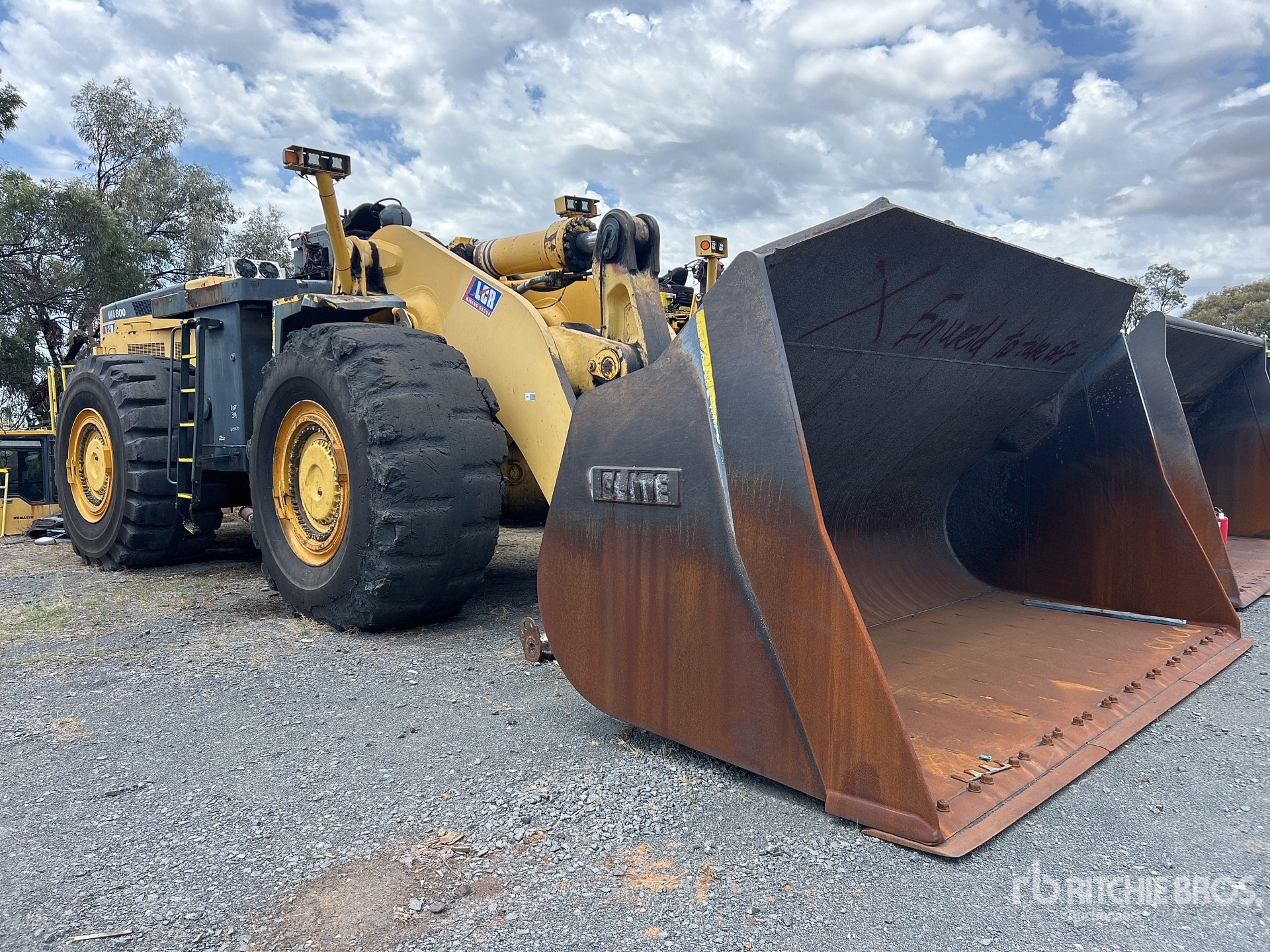 General Appearance with Foto, angolo anteriore sinistro