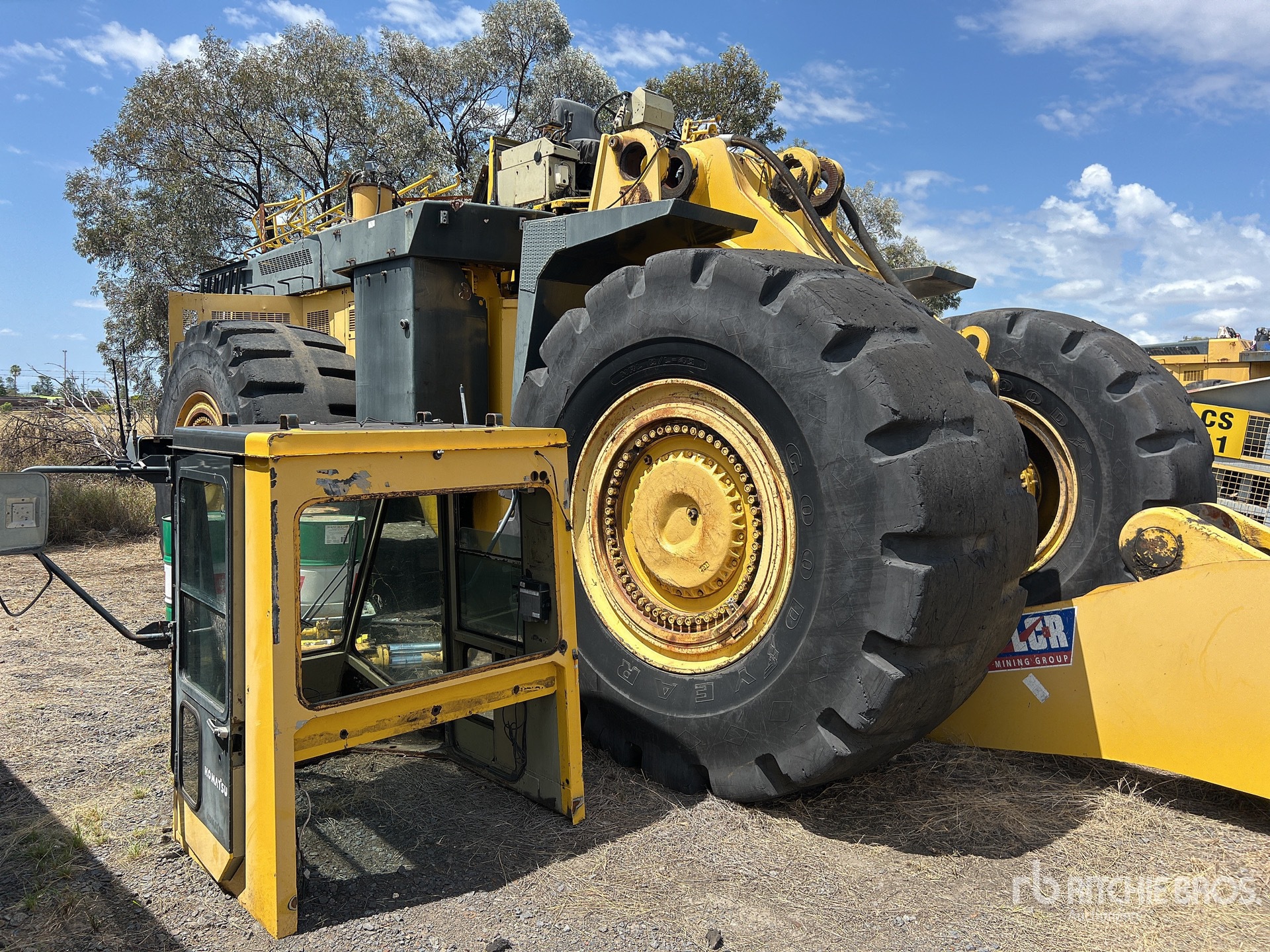 General Appearance with Foto, angolo anteriore destro