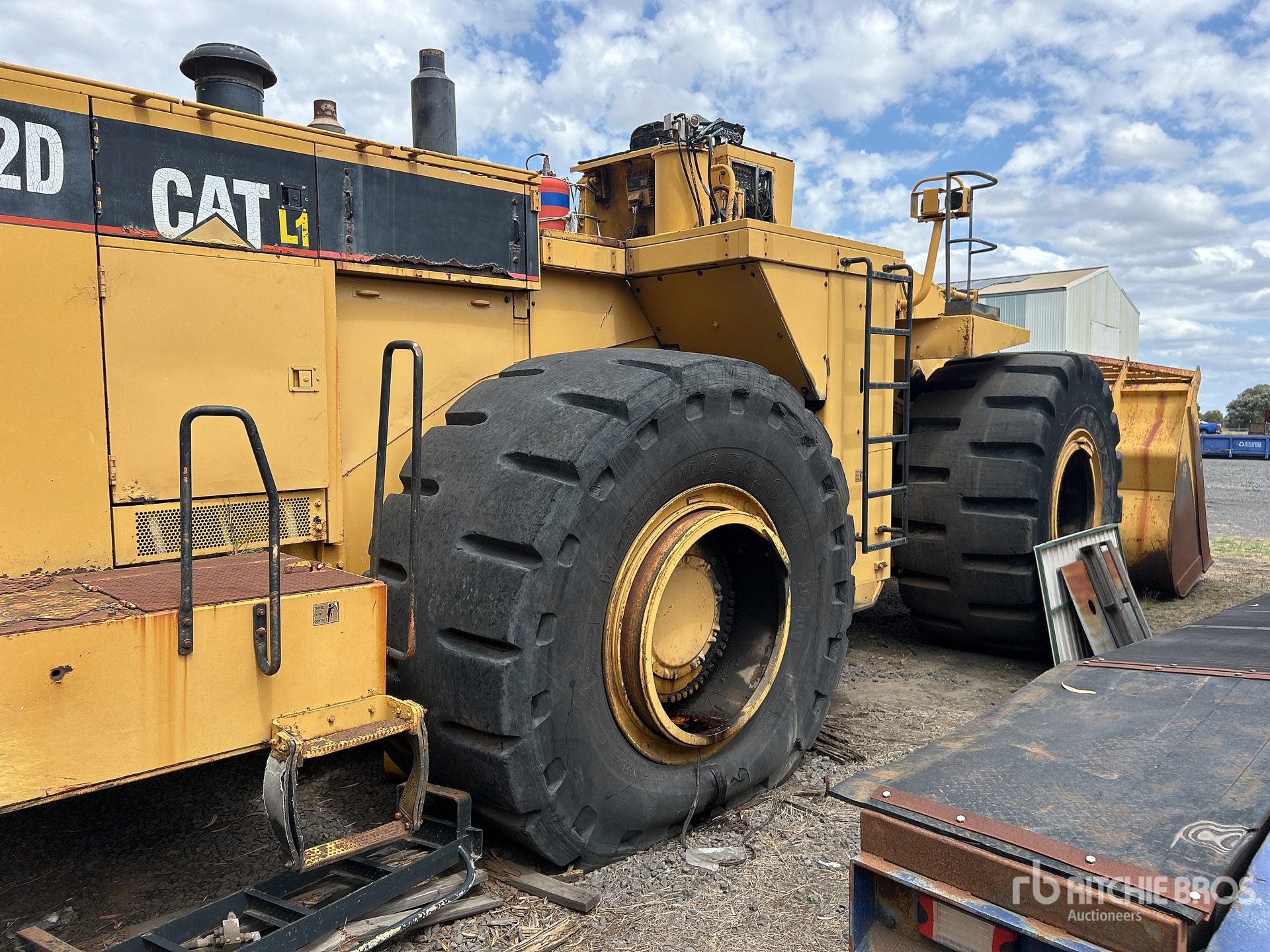 General Appearance with Foto, angolo posteriore sinistro