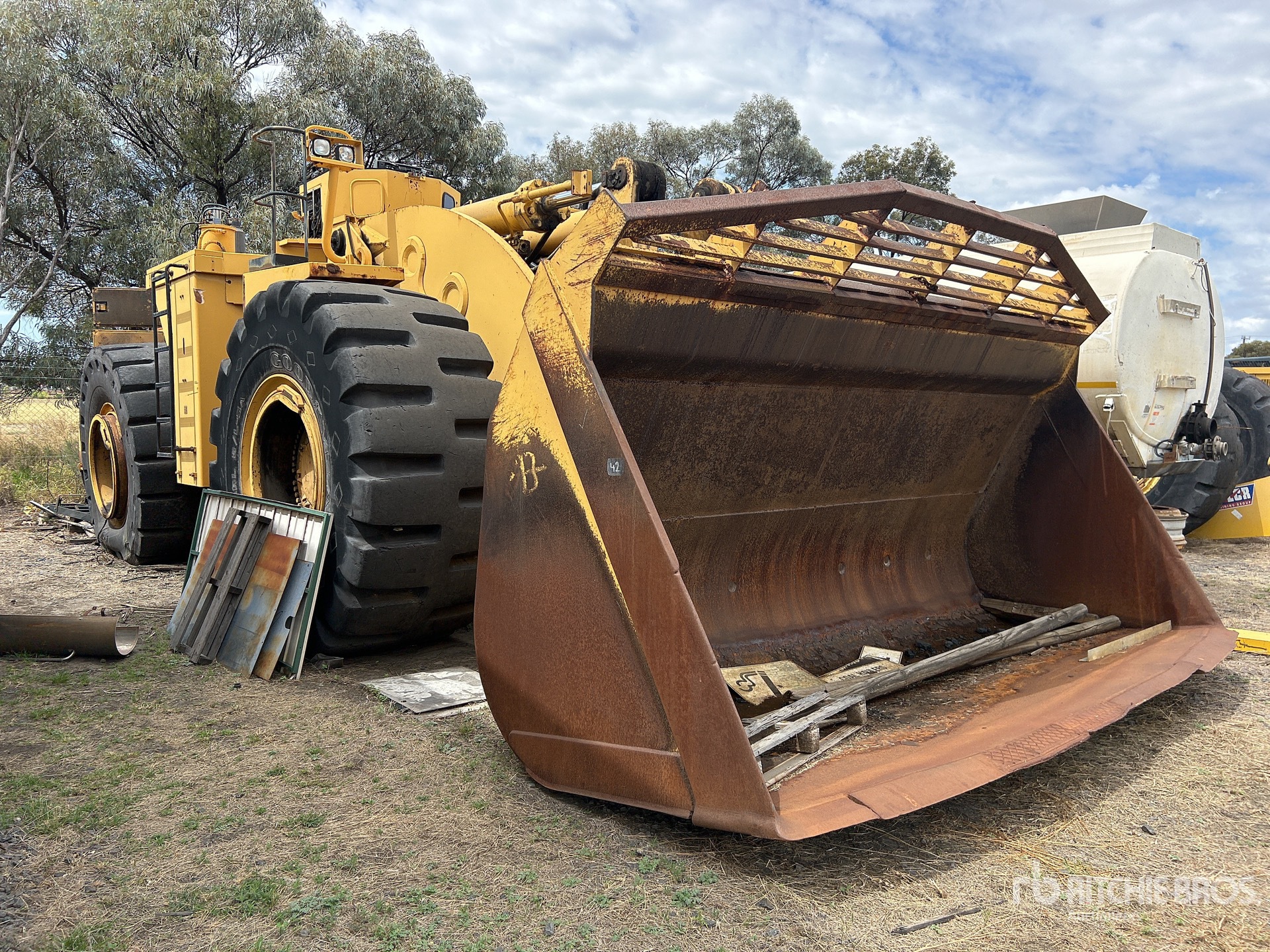 General Appearance with Foto, angolo anteriore destro