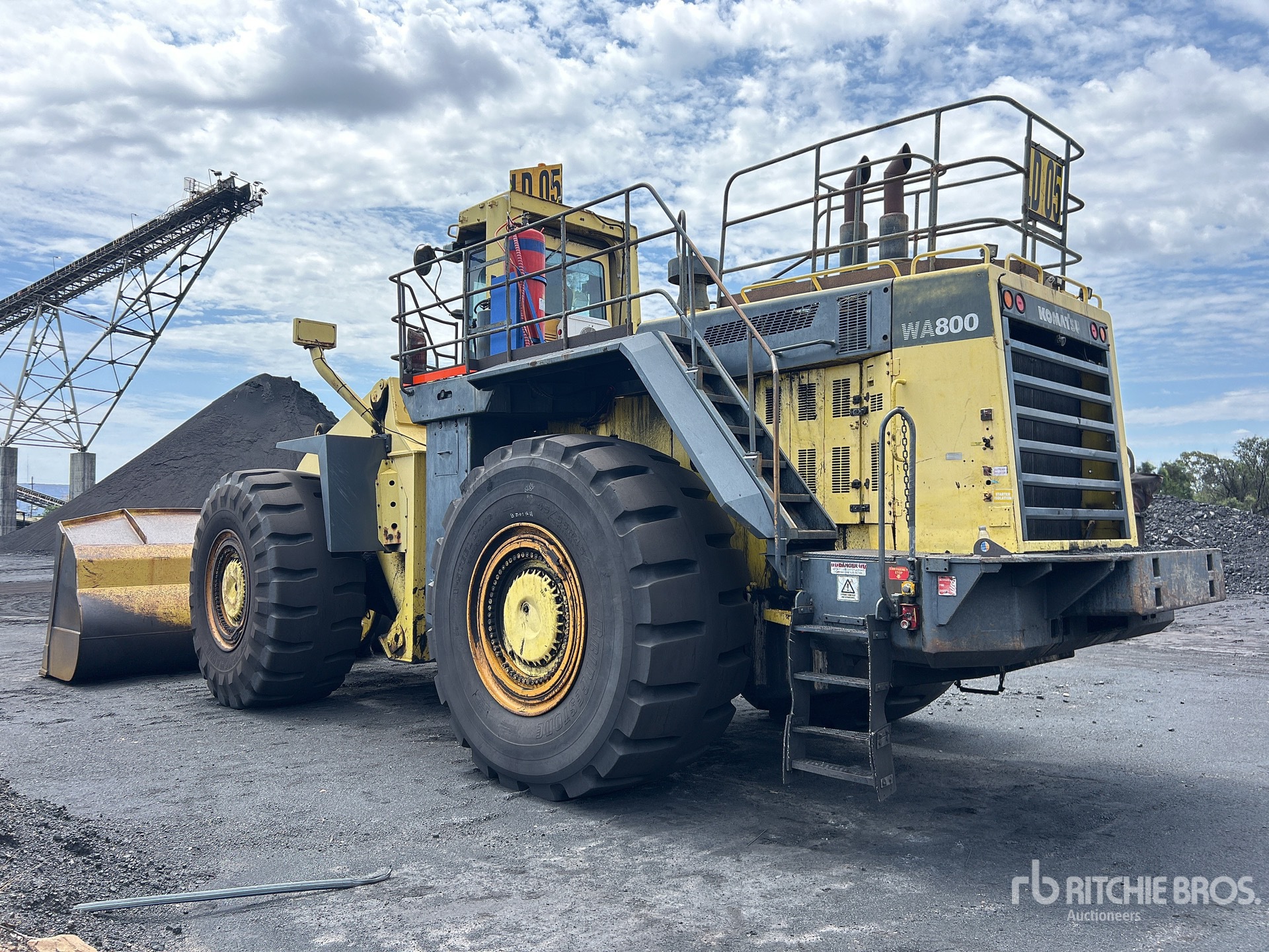 General Appearance with Foto, angolo posteriore sinistro