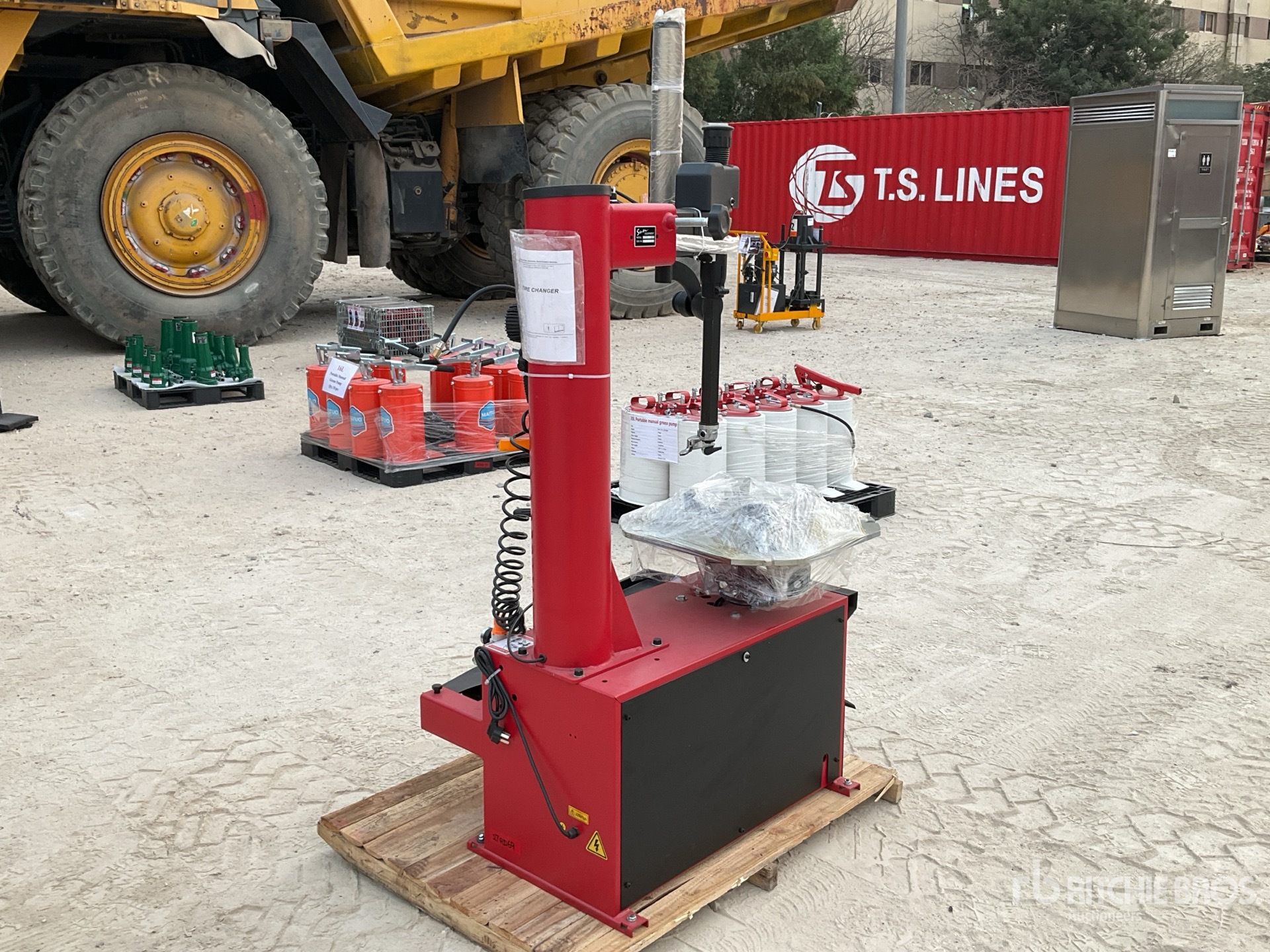 General Appearance with Bild, Ecke hinten rechts