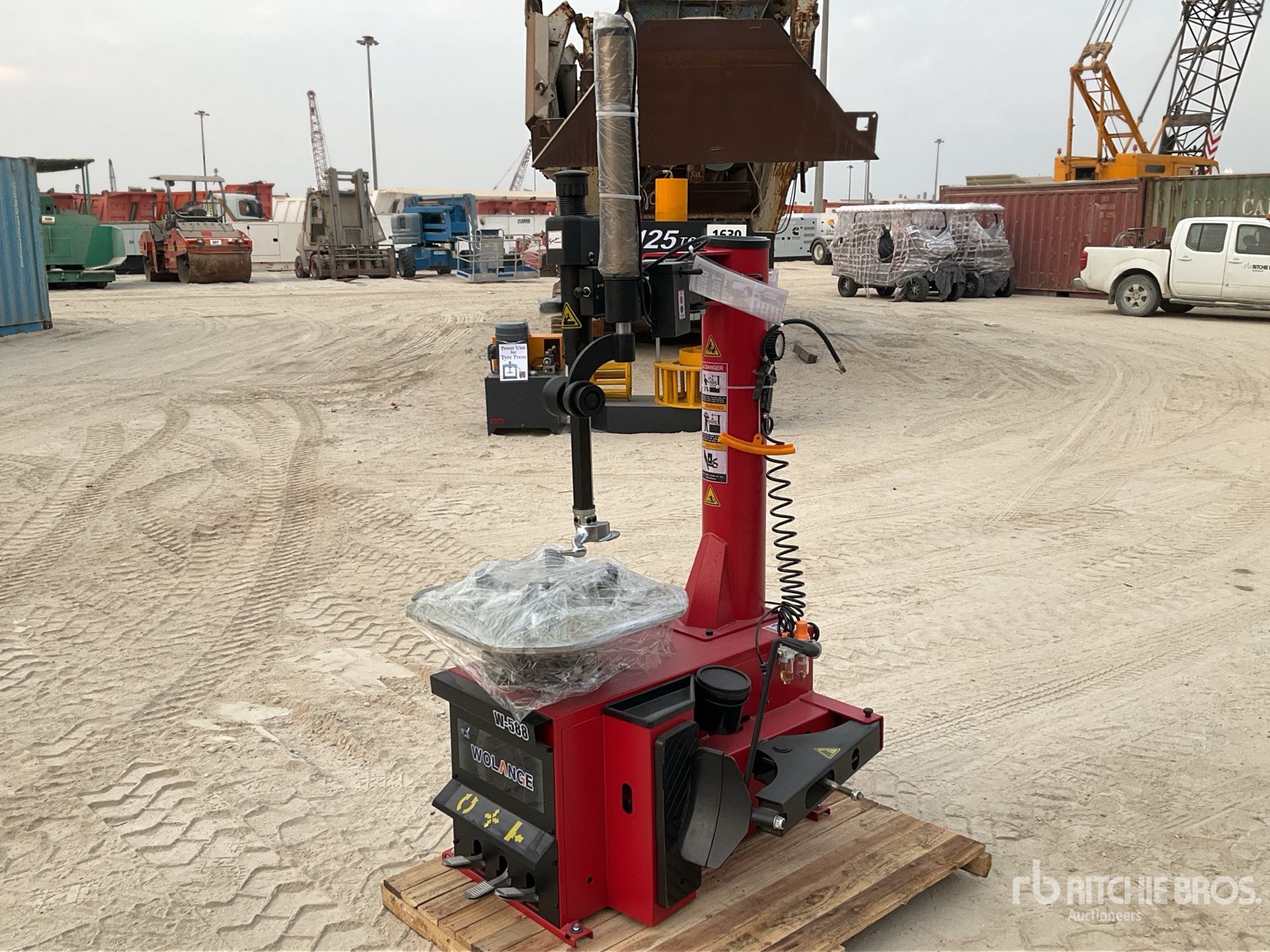 General Appearance with Bild, Ecke vorne links