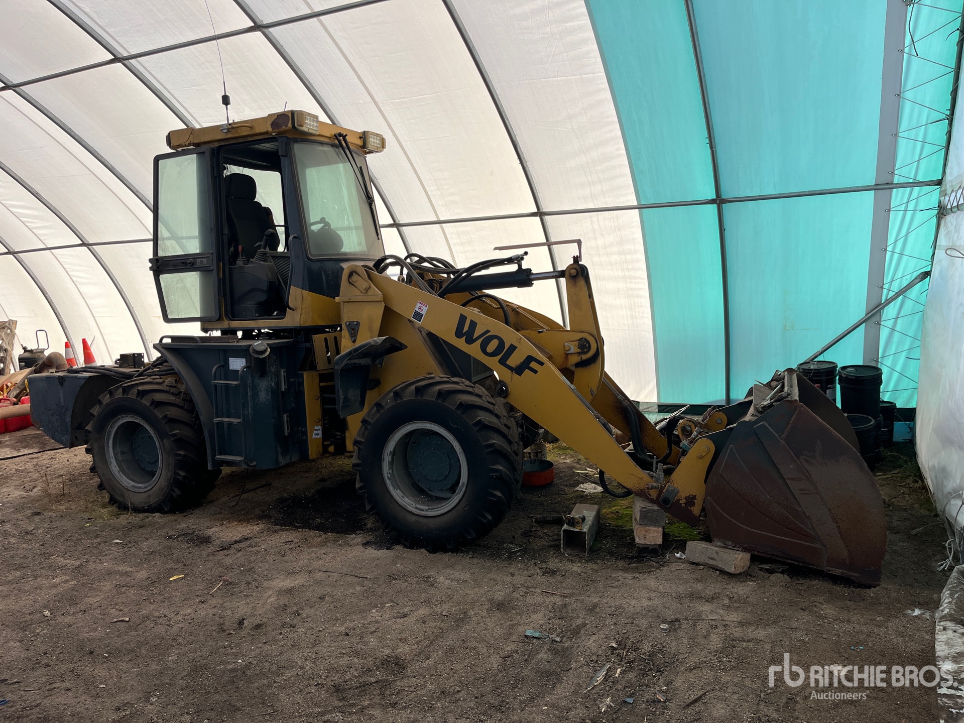 General Appearance with Picture, Right Front Corner