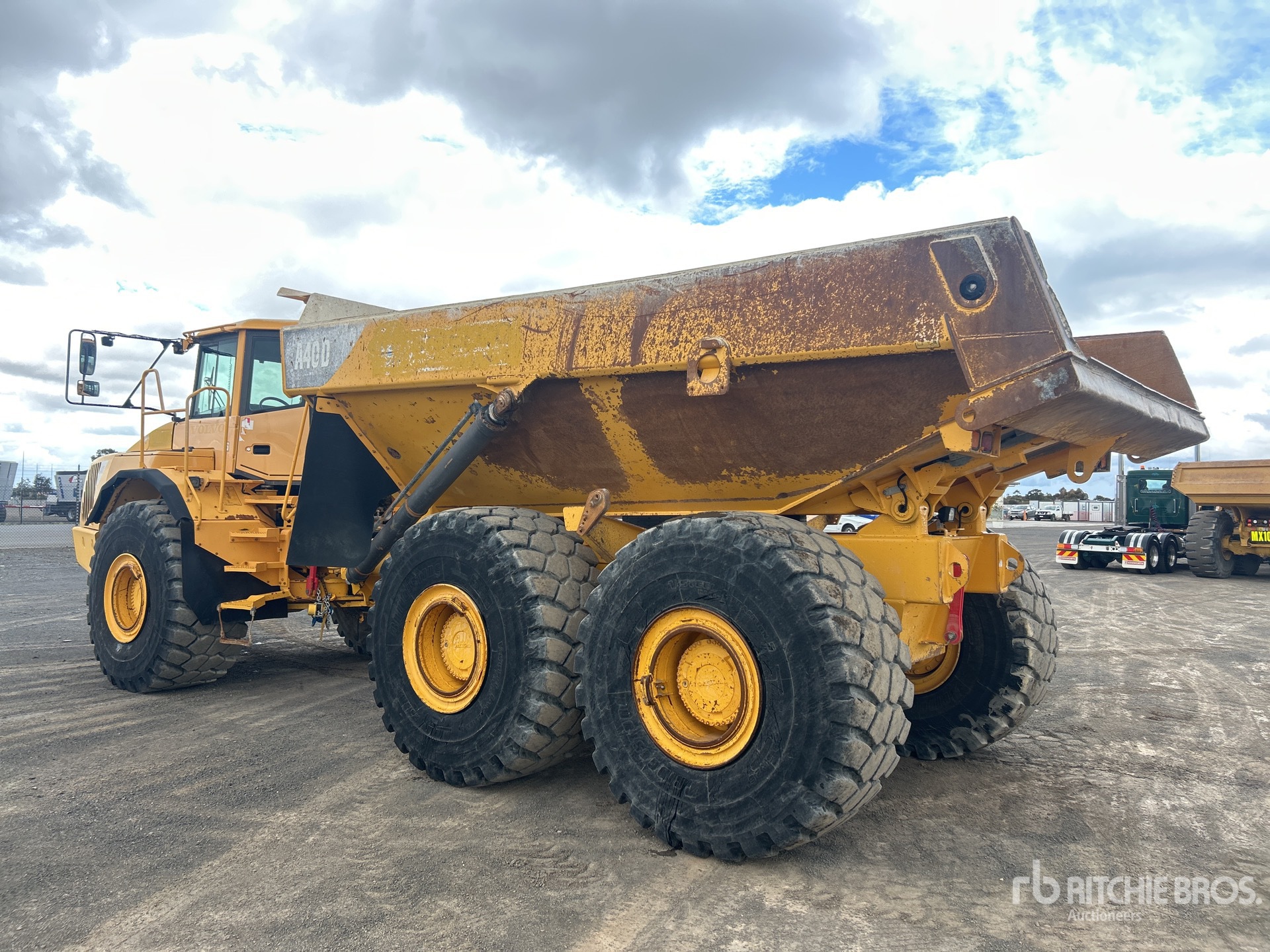 General Appearance with Picture, Left Rear Corner